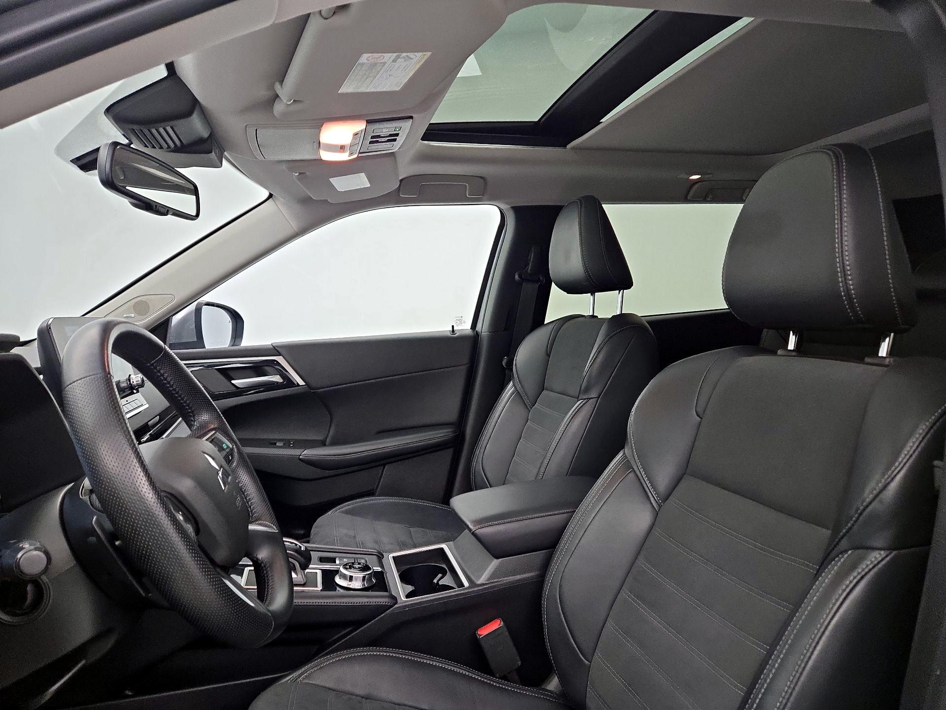 Thumbnail: 2024 Mitsubishi Outlander - 20