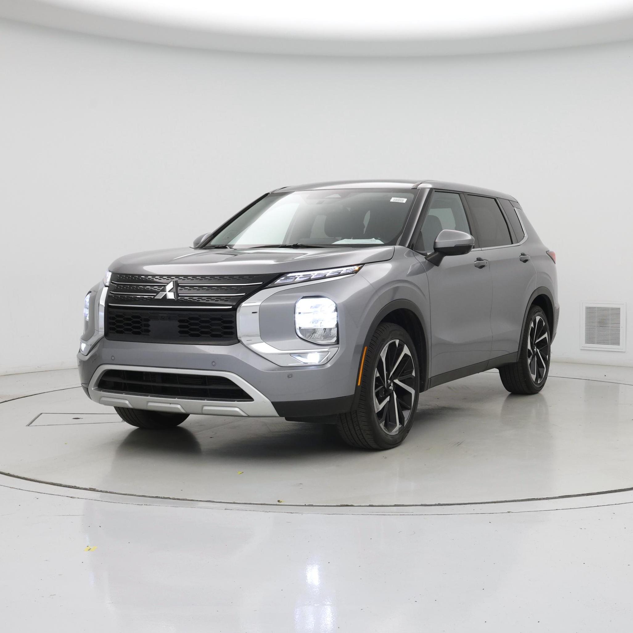 Thumbnail: 2024 Mitsubishi Outlander - 4