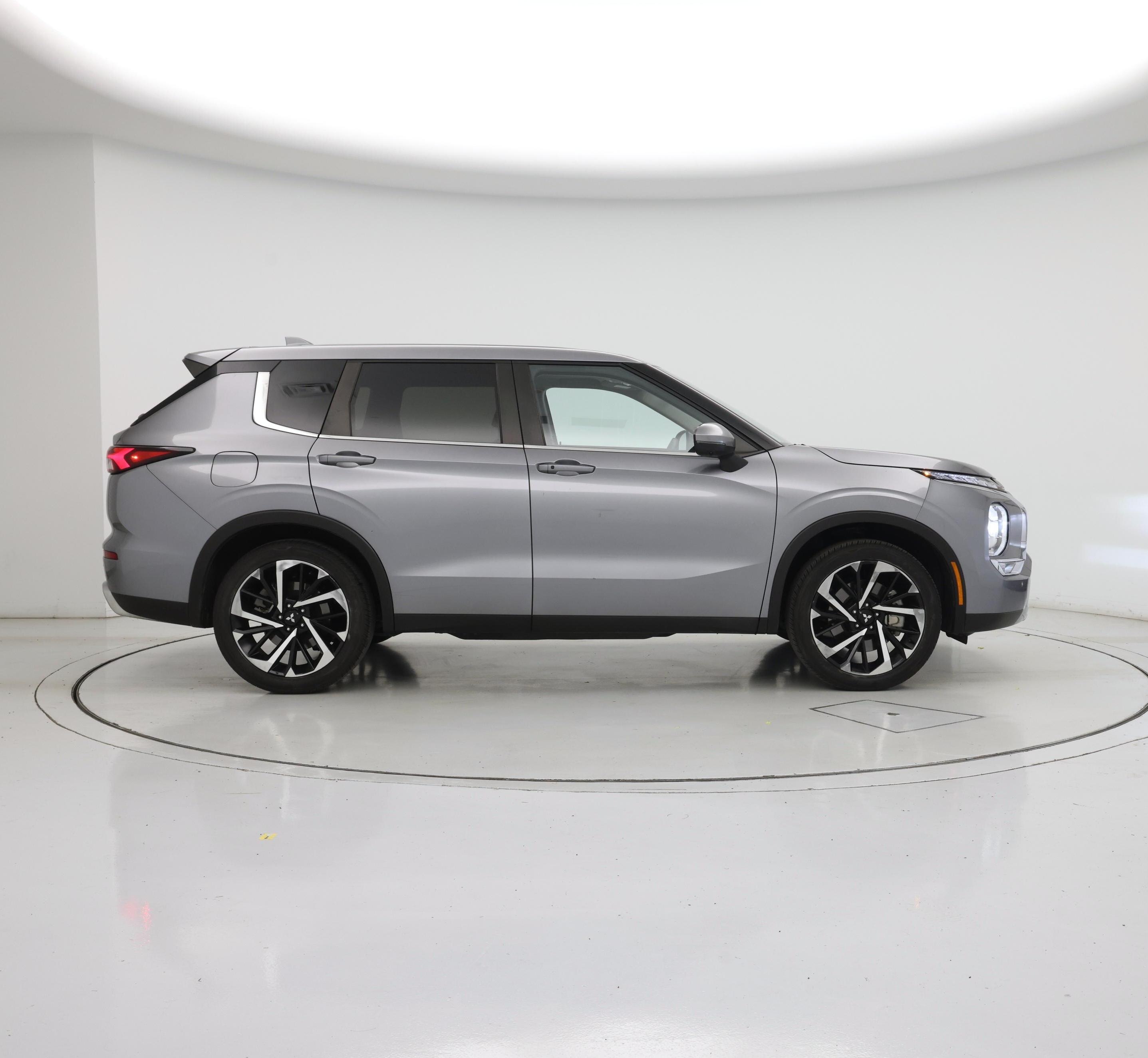 Thumbnail: 2024 Mitsubishi Outlander - 7