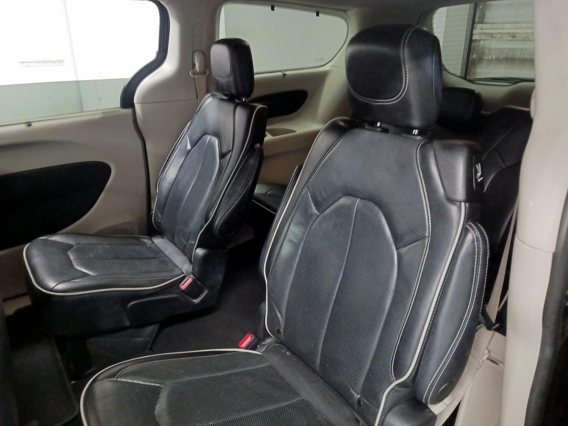 Thumbnail: 2022 Chrysler Pacifica - 19