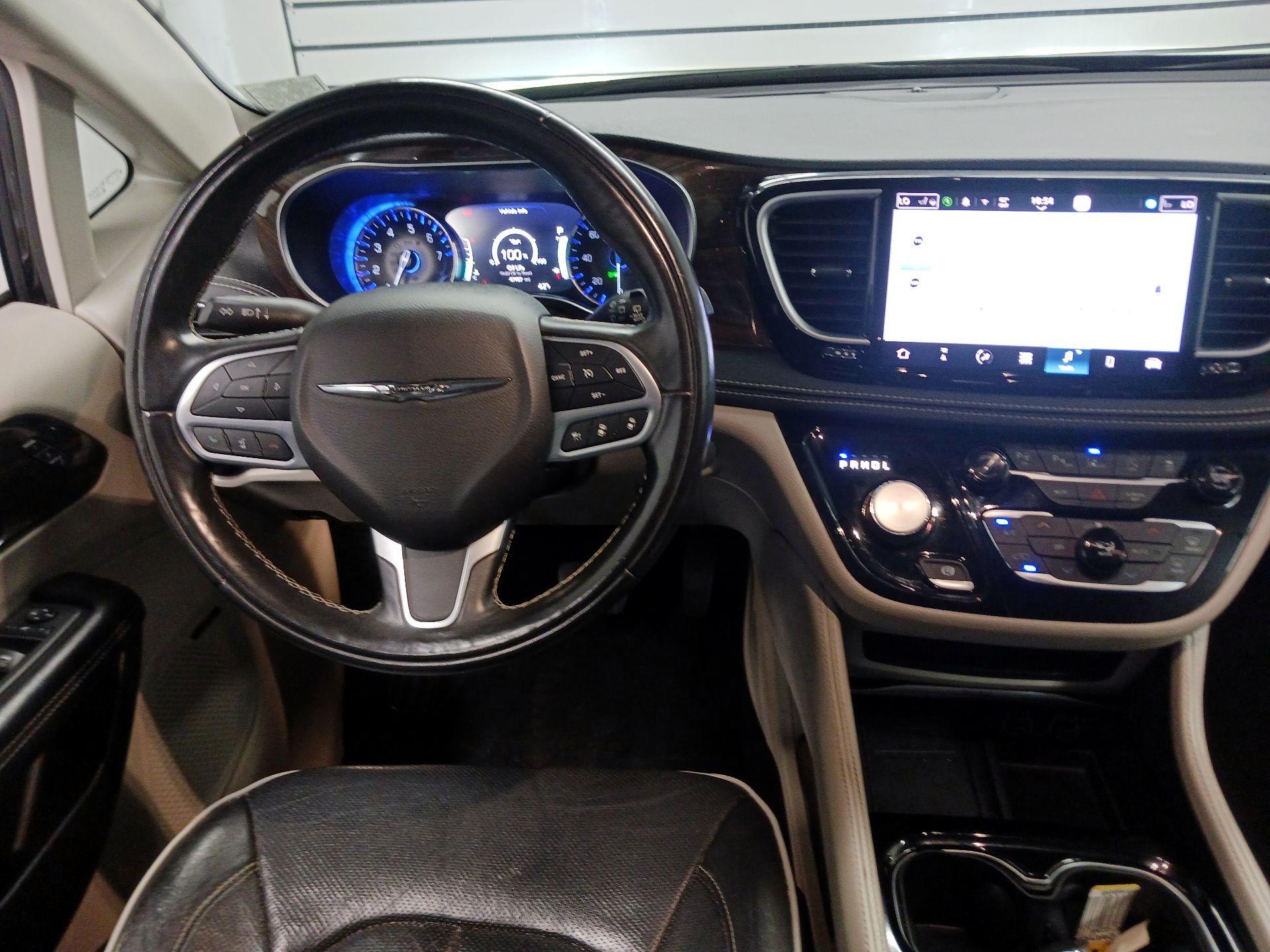 Thumbnail: 2022 Chrysler Pacifica - 9