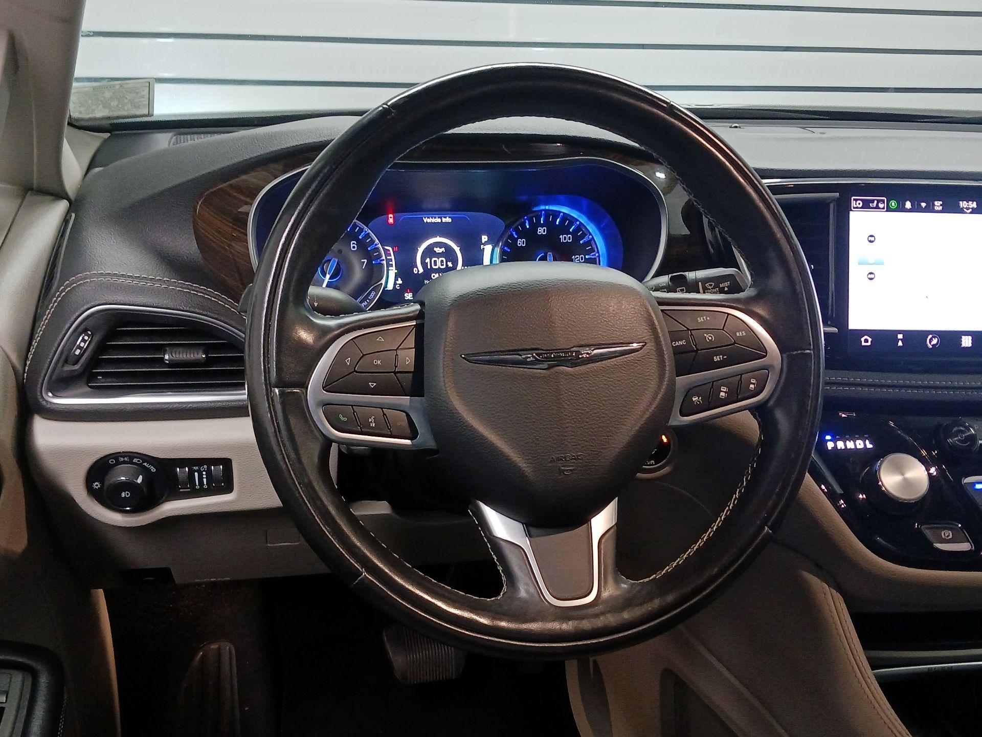 Thumbnail: 2022 Chrysler Pacifica - 10