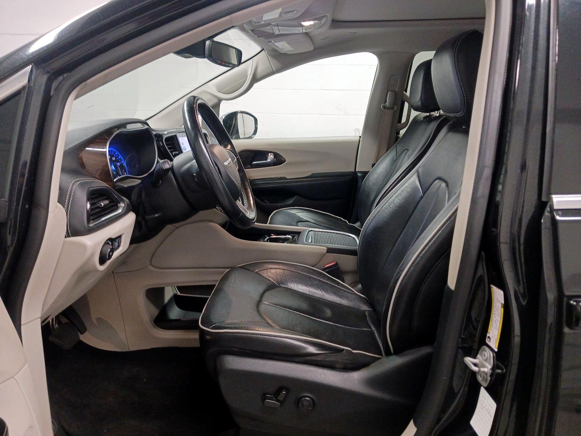 Thumbnail: 2022 Chrysler Pacifica - 11