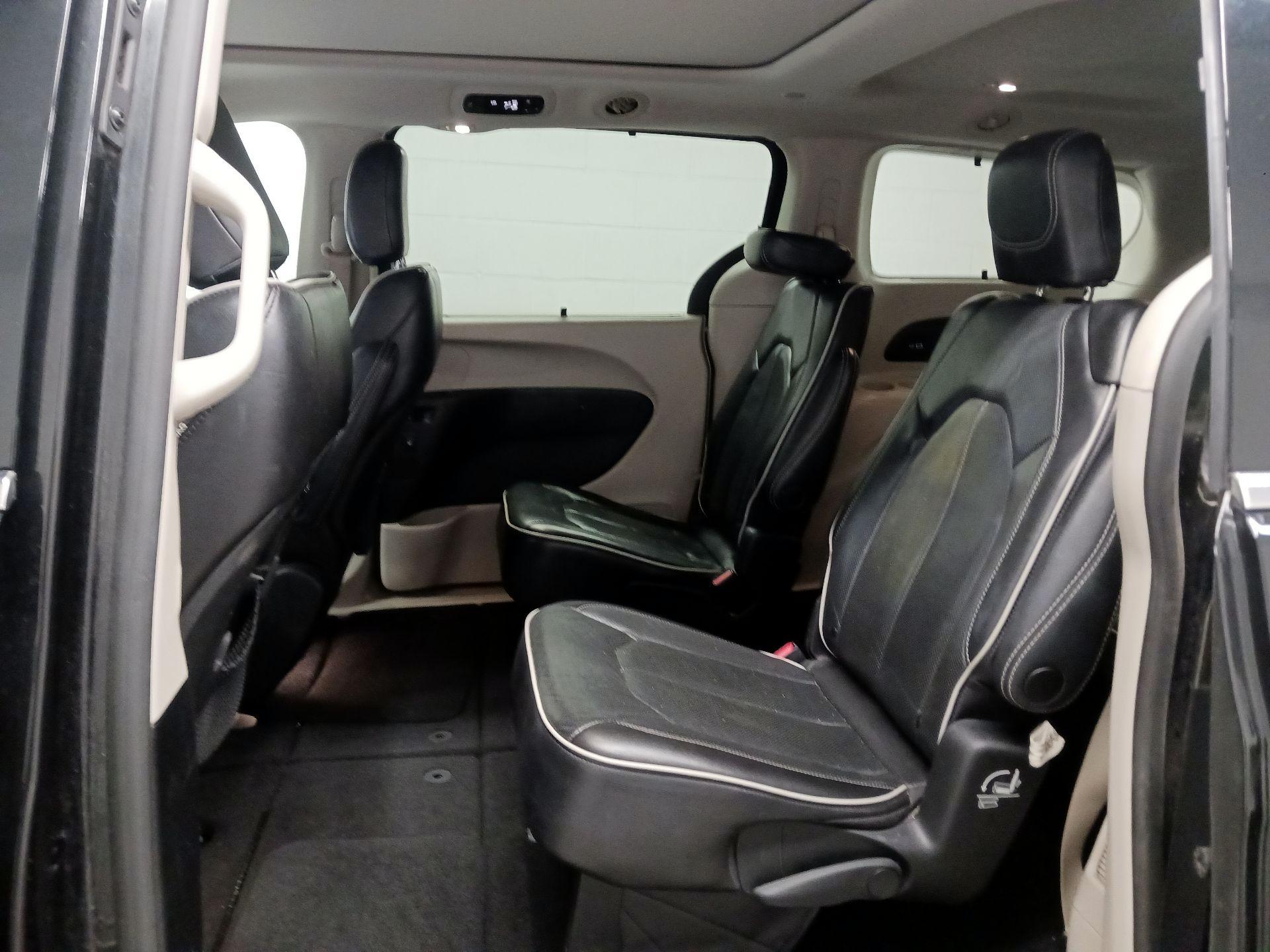 Thumbnail: 2022 Chrysler Pacifica - 17