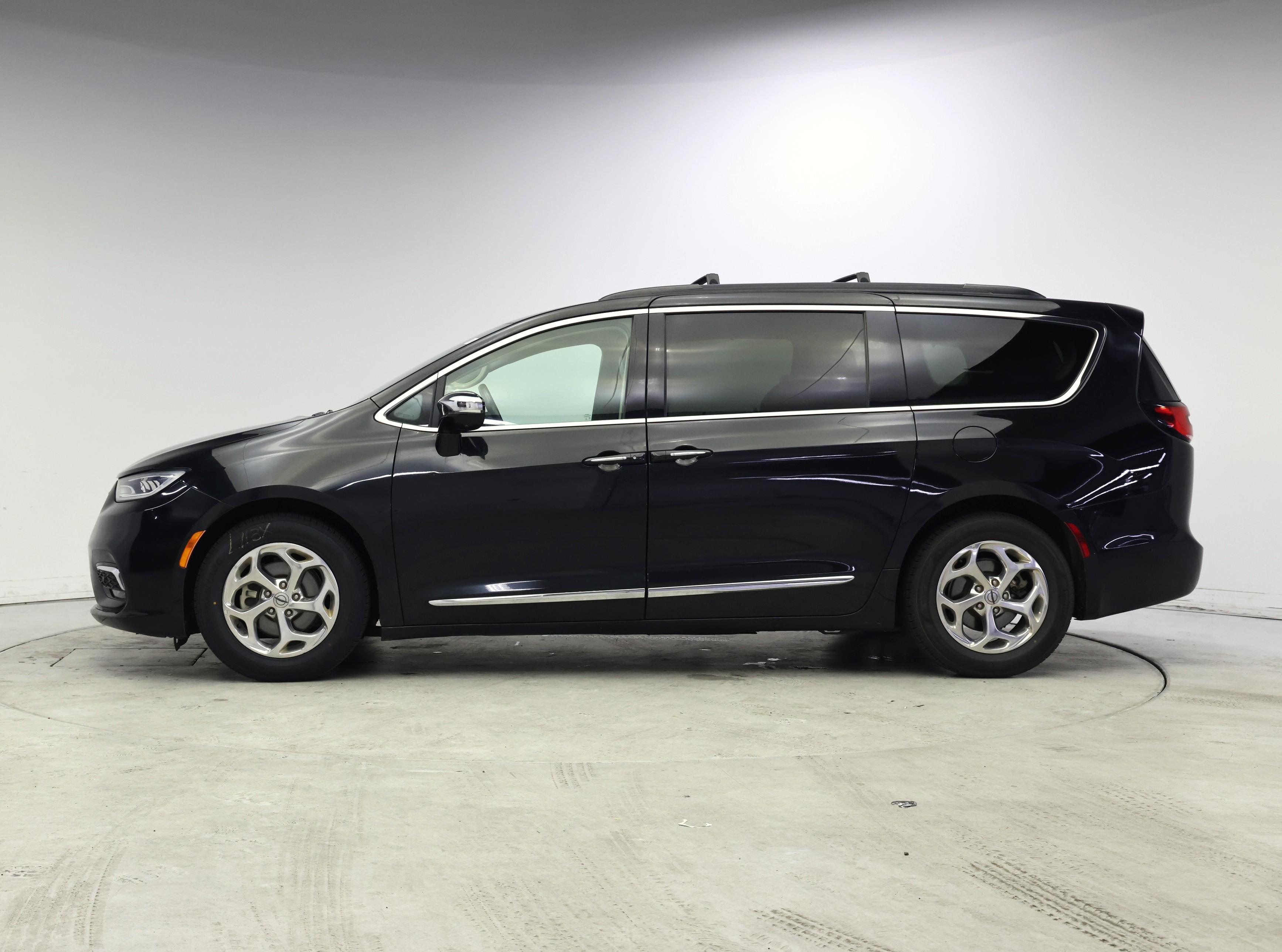Thumbnail: 2022 Chrysler Pacifica - 3