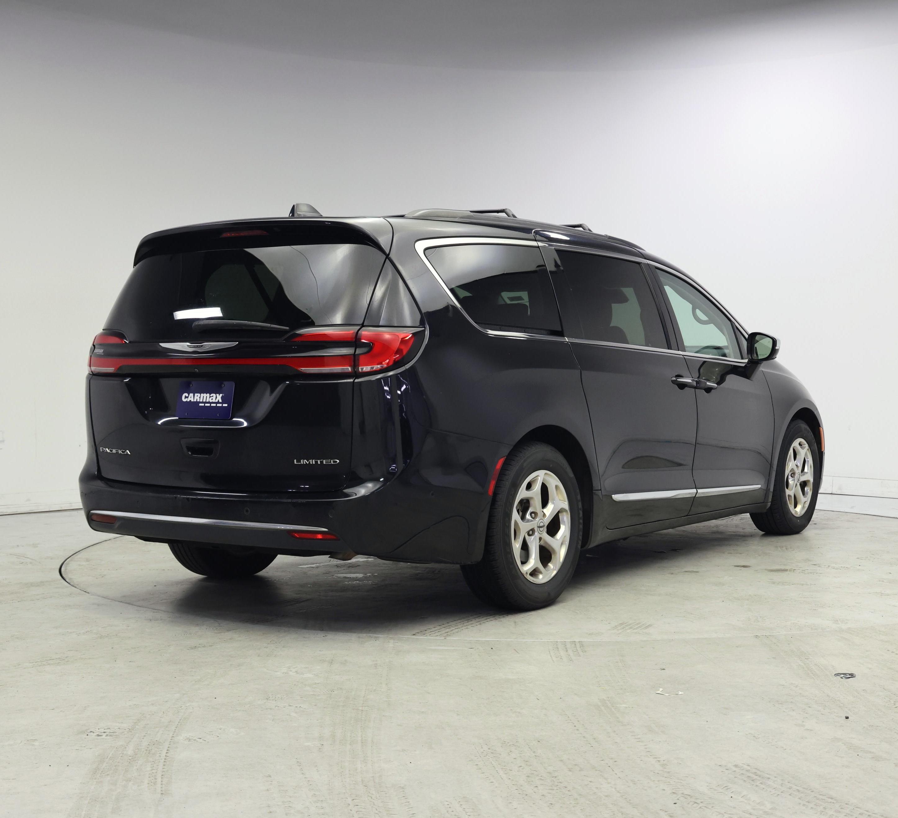 Thumbnail: 2022 Chrysler Pacifica - 8