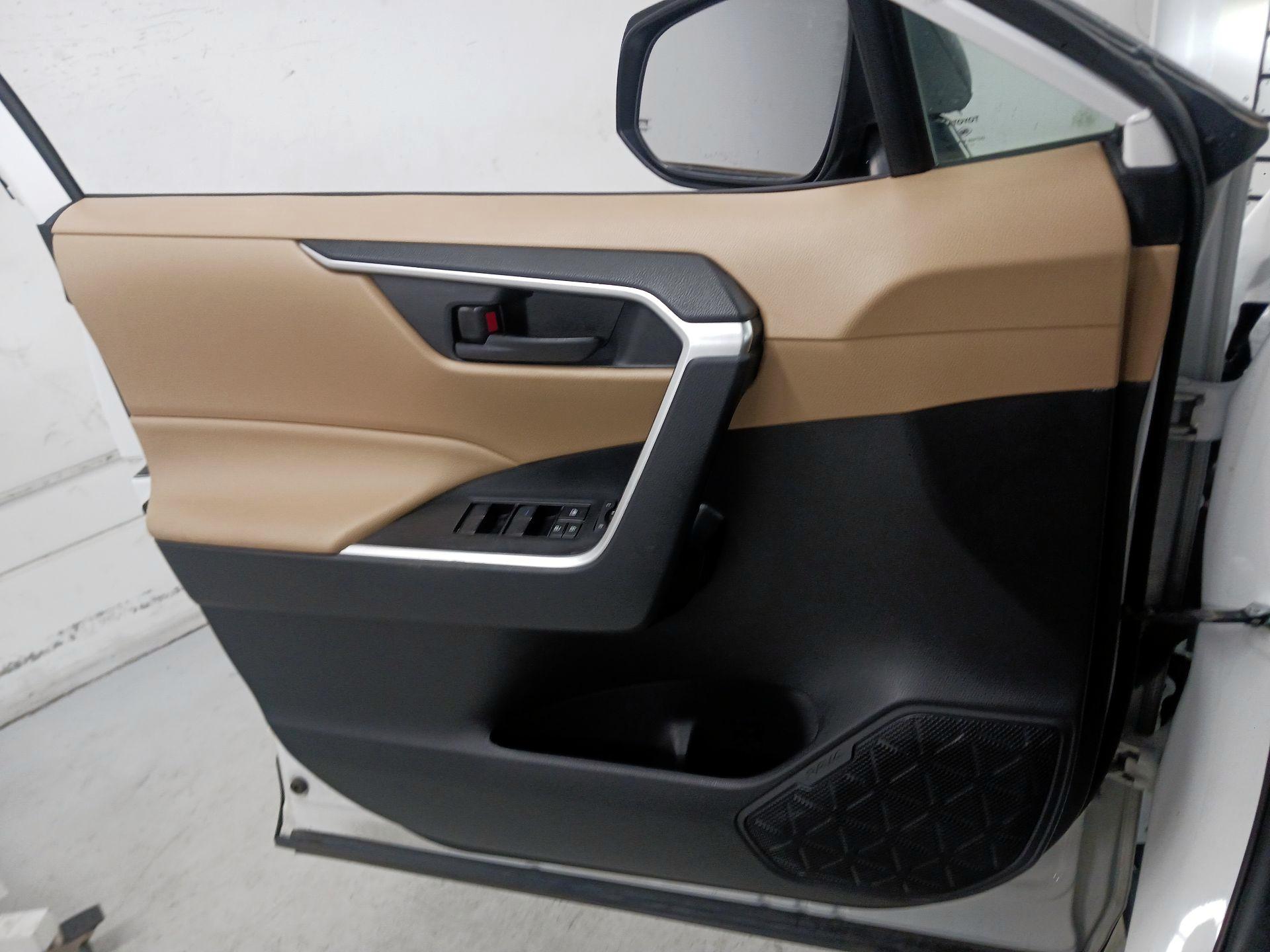 Thumbnail: 2022 Toyota RAV4 - 10