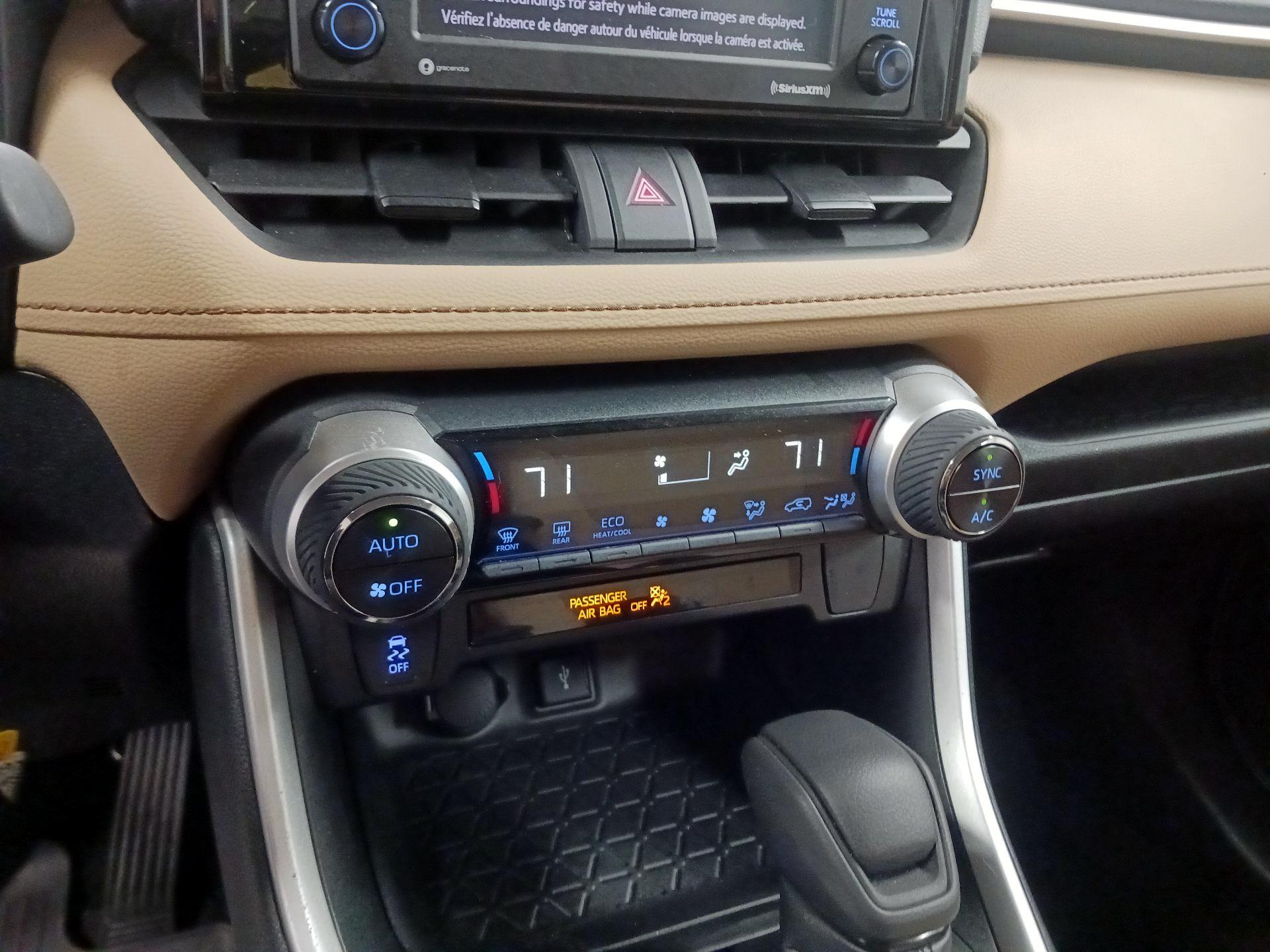 Thumbnail: 2022 Toyota RAV4 - 12