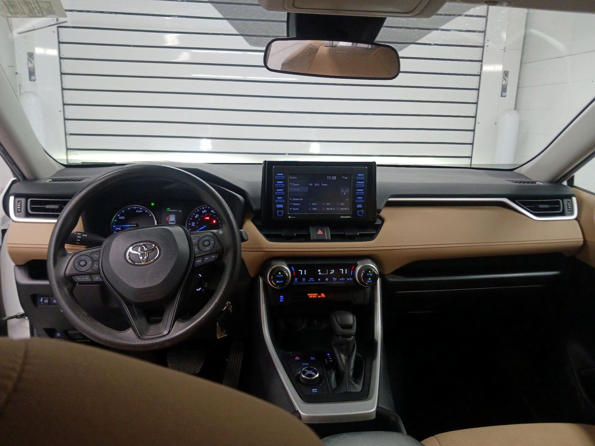 Thumbnail: 2022 Toyota RAV4 - 8