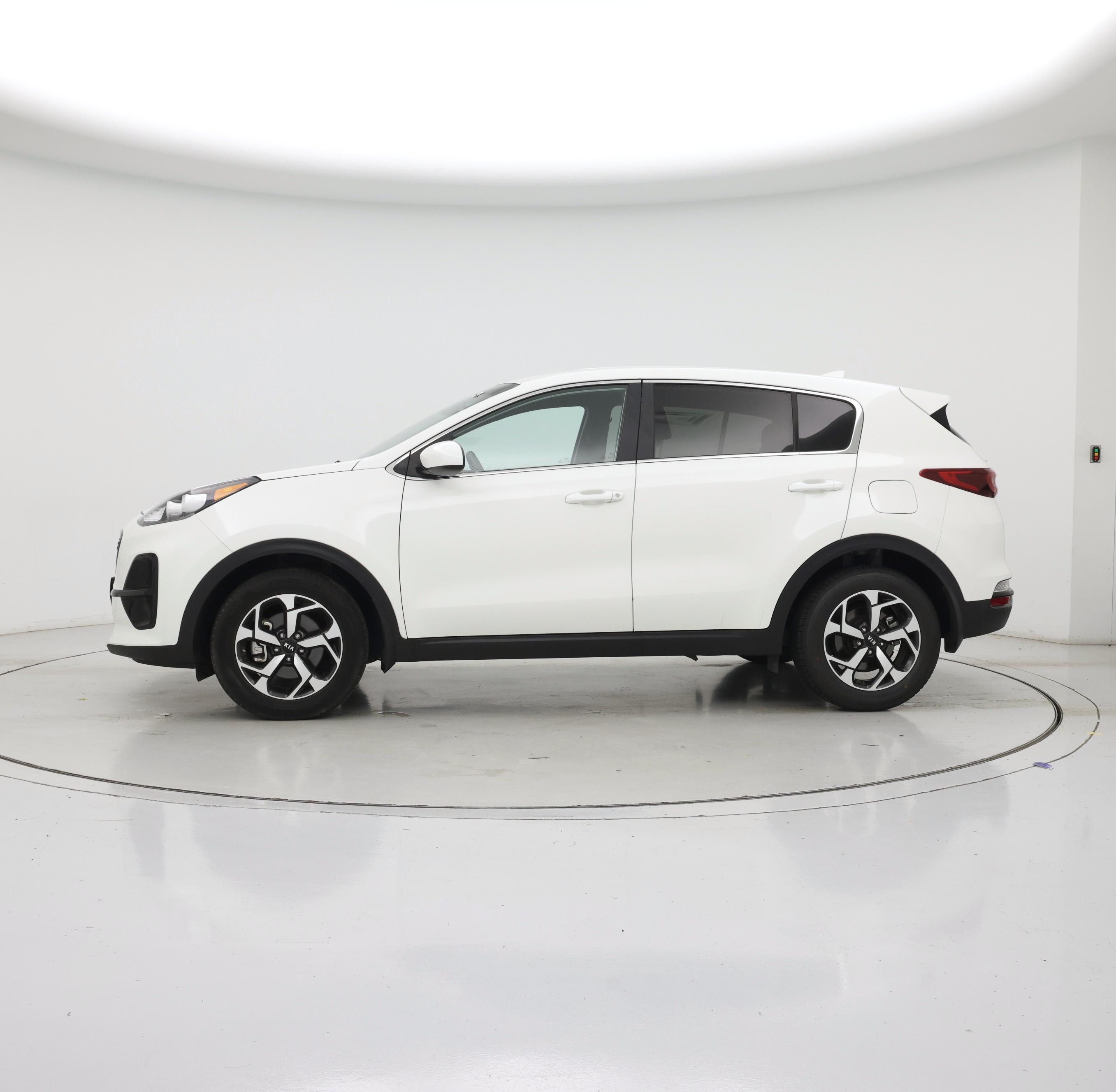 Thumbnail: 2020 Kia Sportage - 3