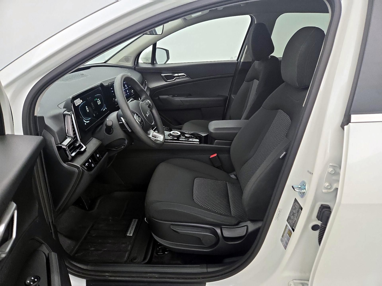 2025 Kia Sportage LX Hybrid - Photo 12