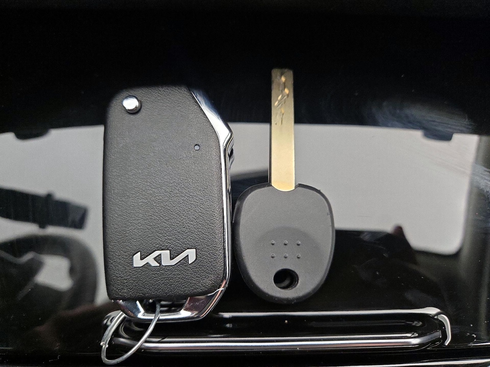 2025 Kia Sportage LX Hybrid - Photo 23