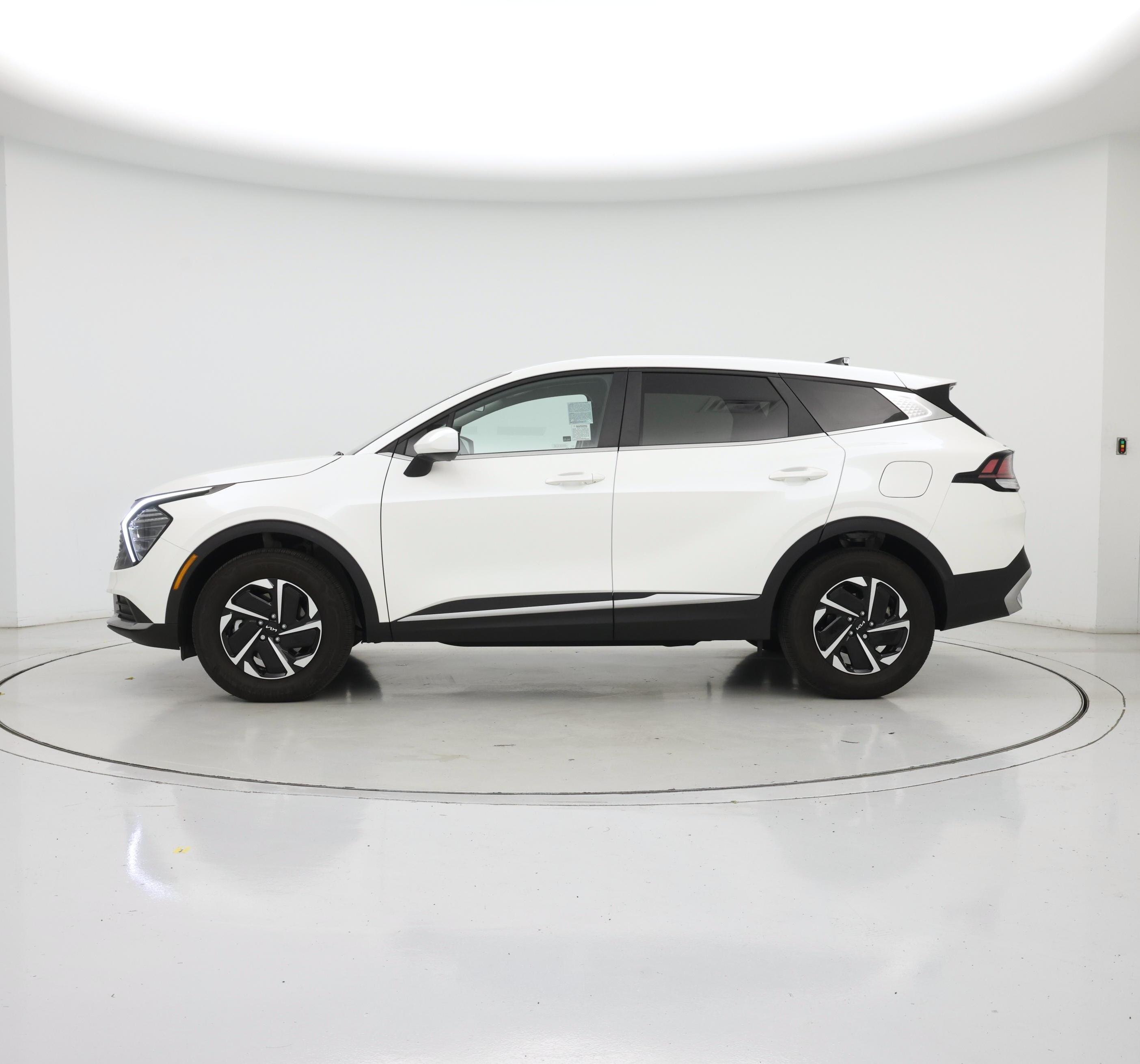 Thumbnail: 2025 Kia Sportage - 3