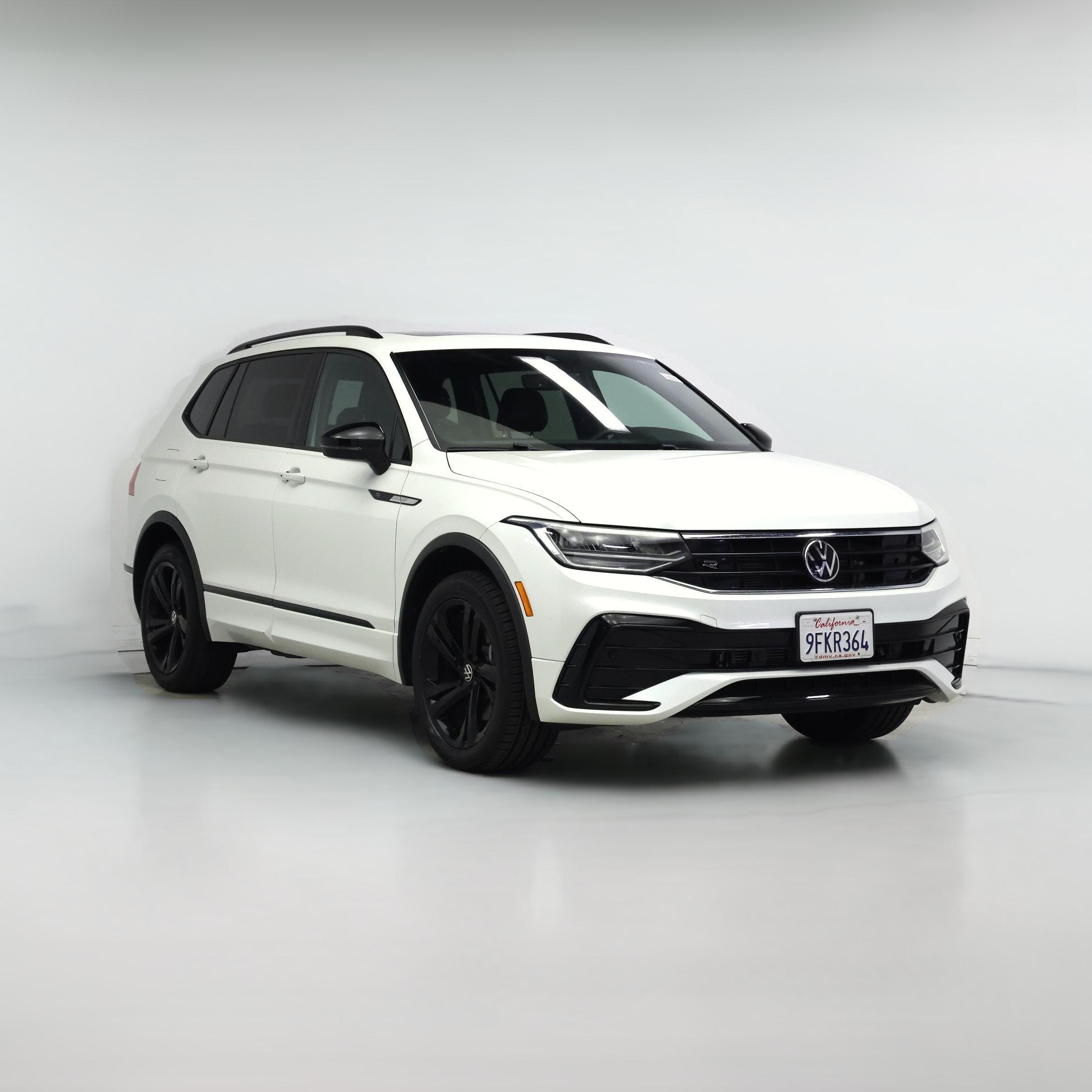 Thumbnail: 2023 Volkswagen Tiguan - 1