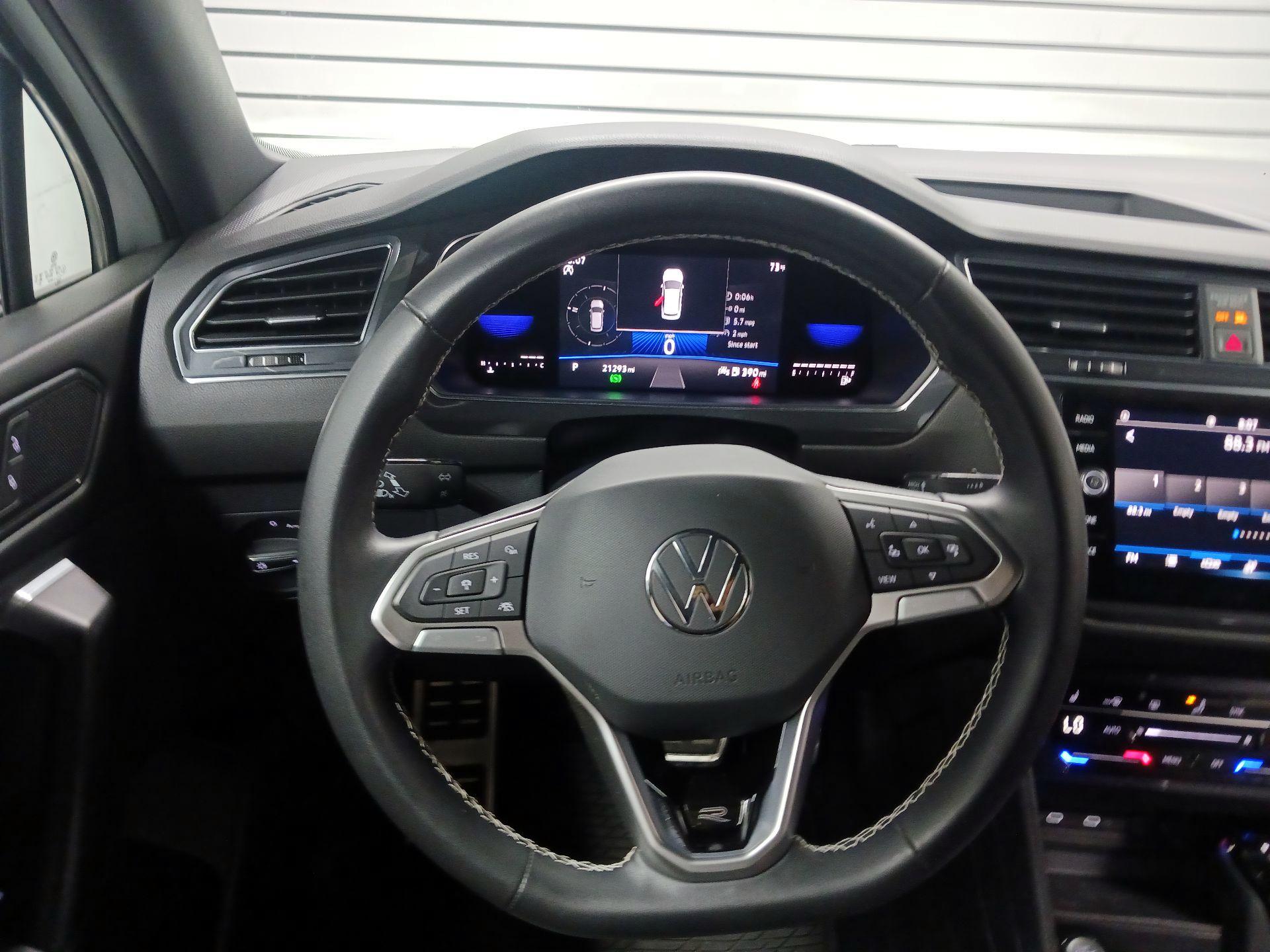 Thumbnail: 2023 Volkswagen Tiguan - 10