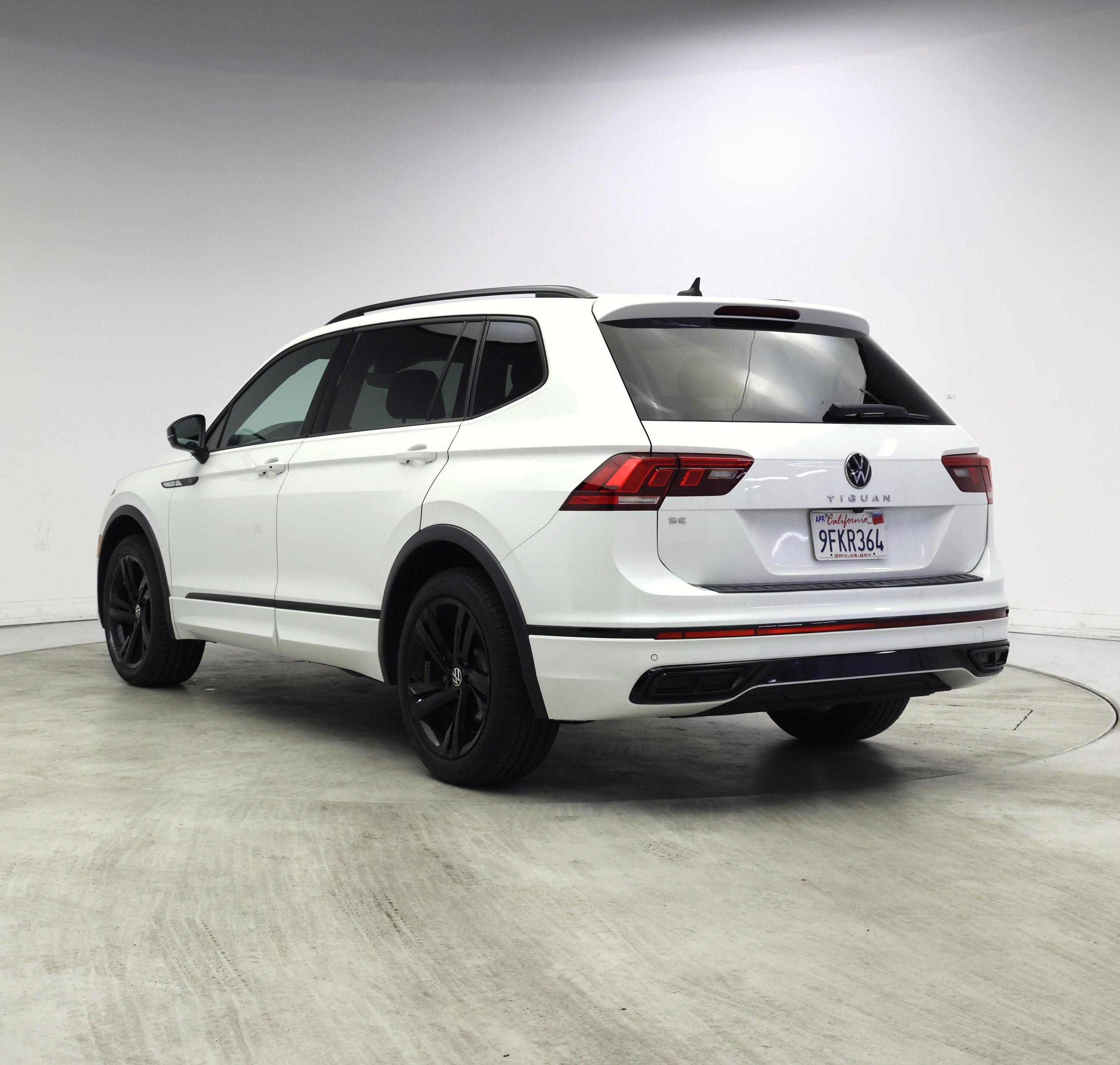 Thumbnail: 2023 Volkswagen Tiguan - 2