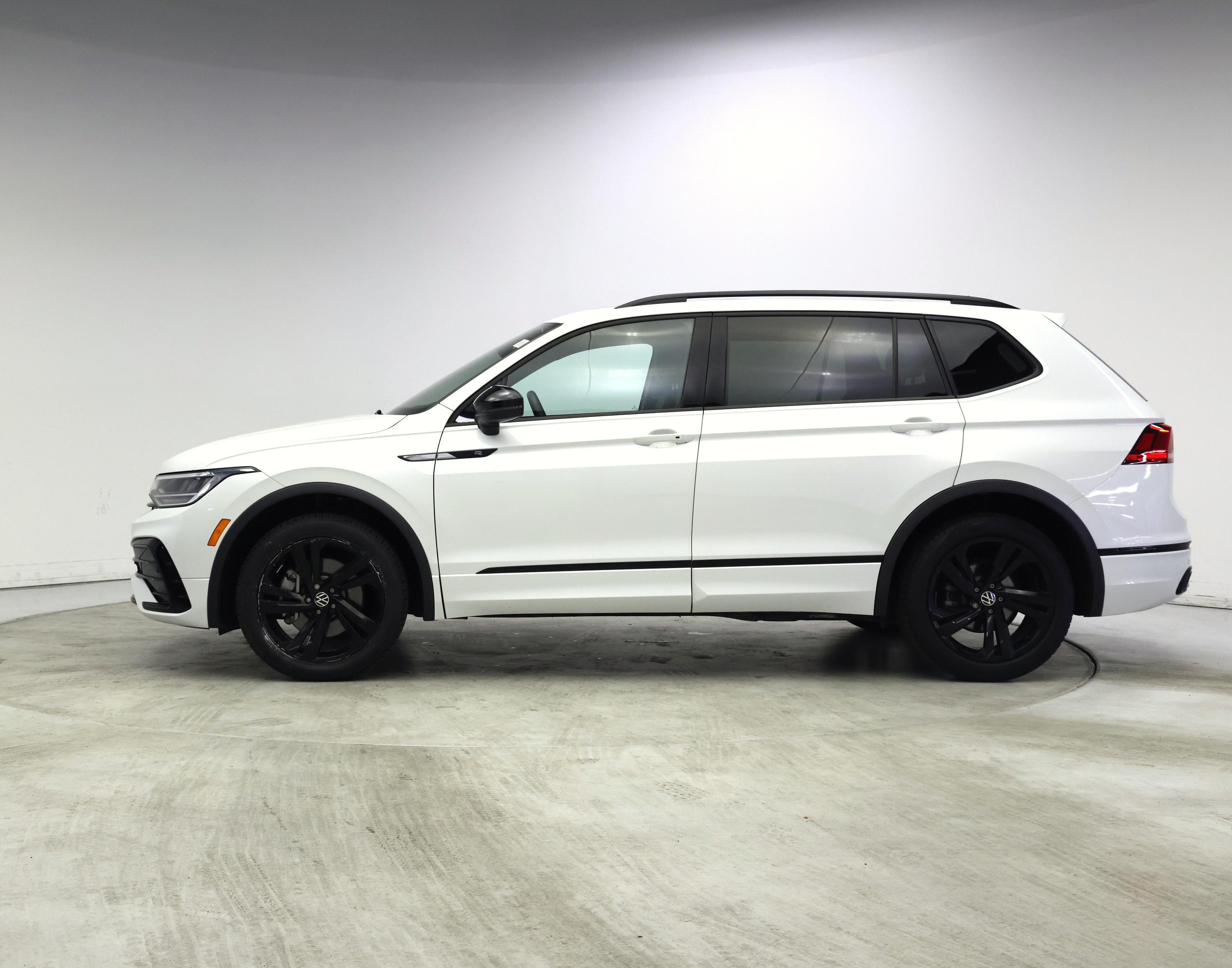 Thumbnail: 2023 Volkswagen Tiguan - 3
