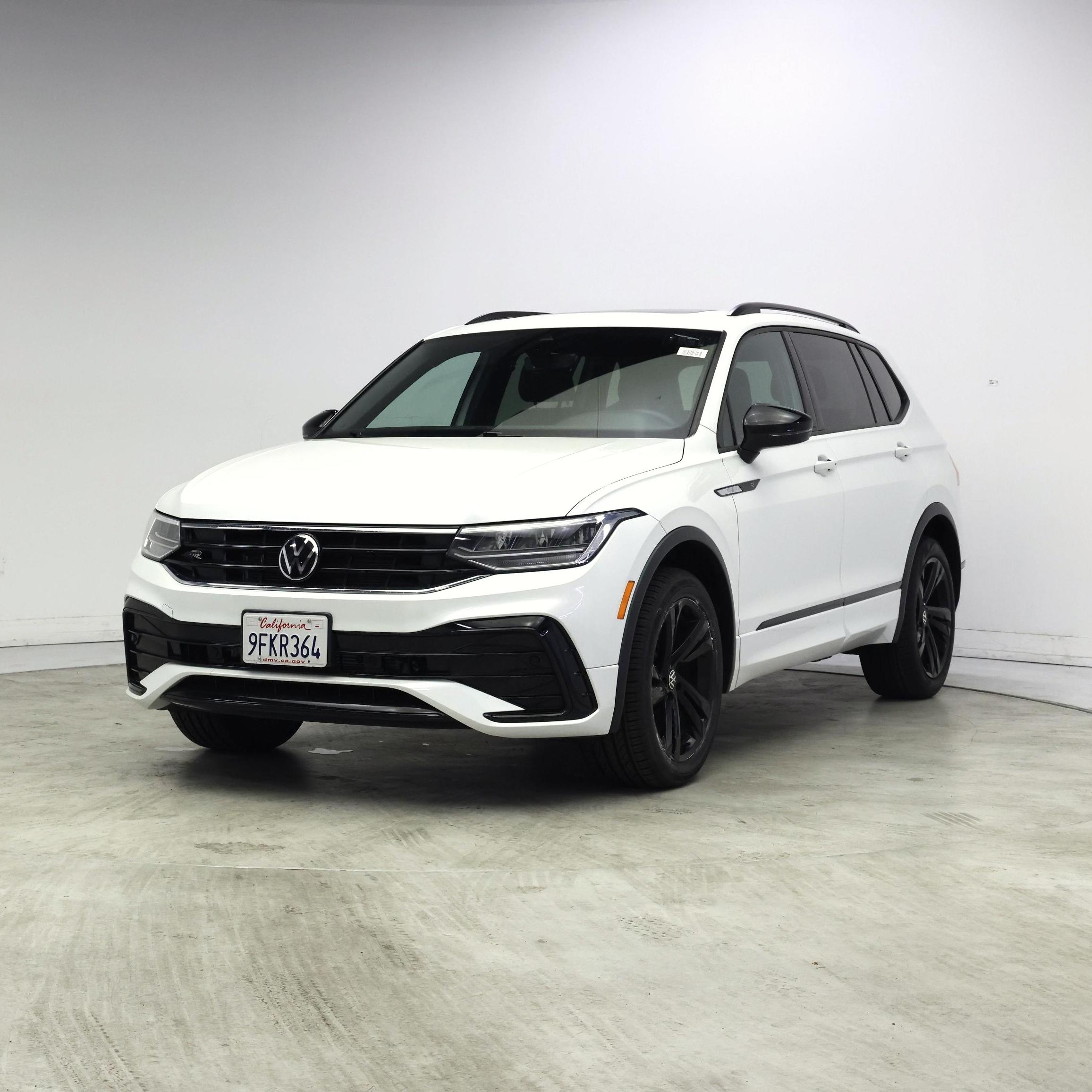 Thumbnail: 2023 Volkswagen Tiguan - 4
