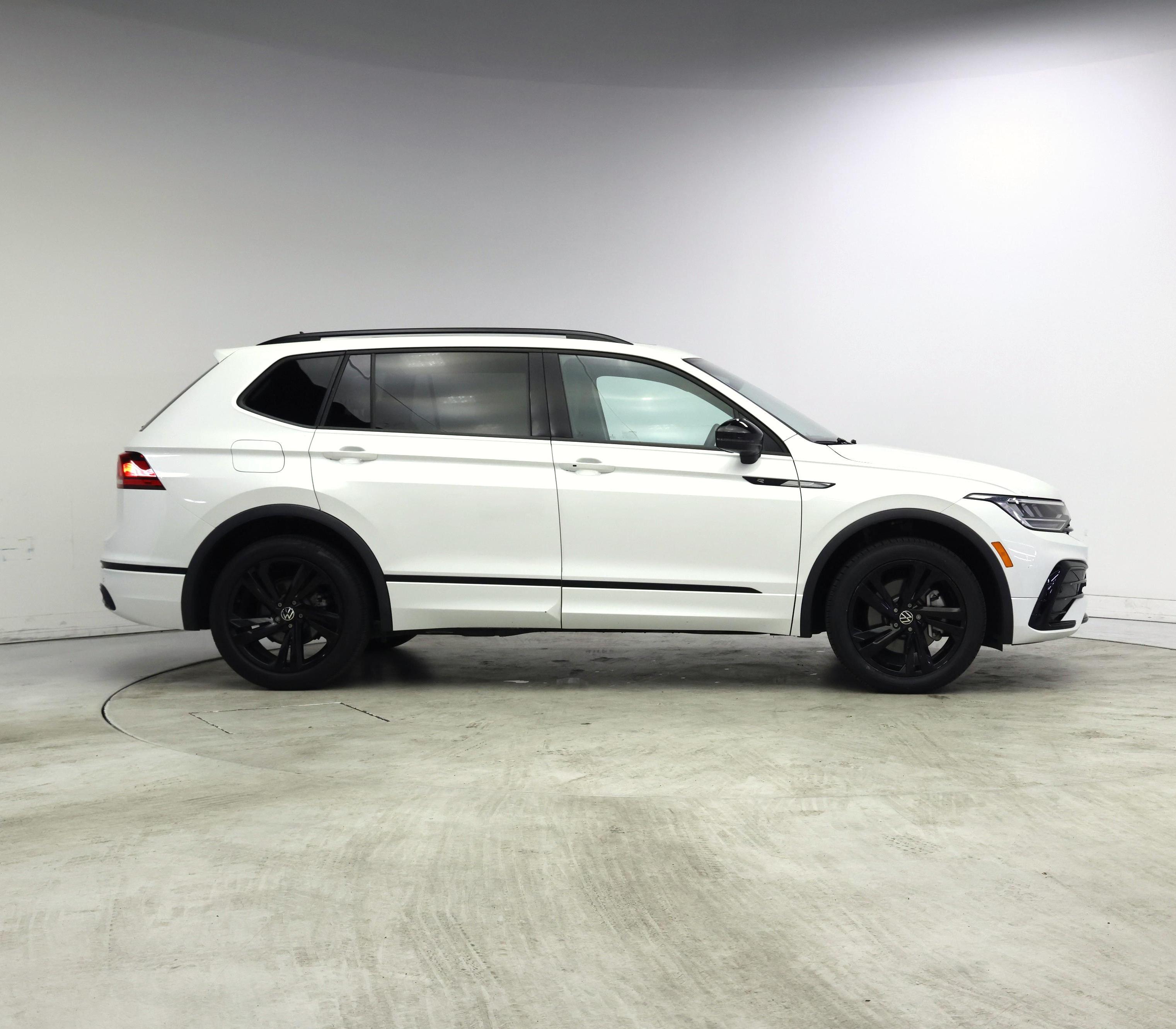 Thumbnail: 2023 Volkswagen Tiguan - 7