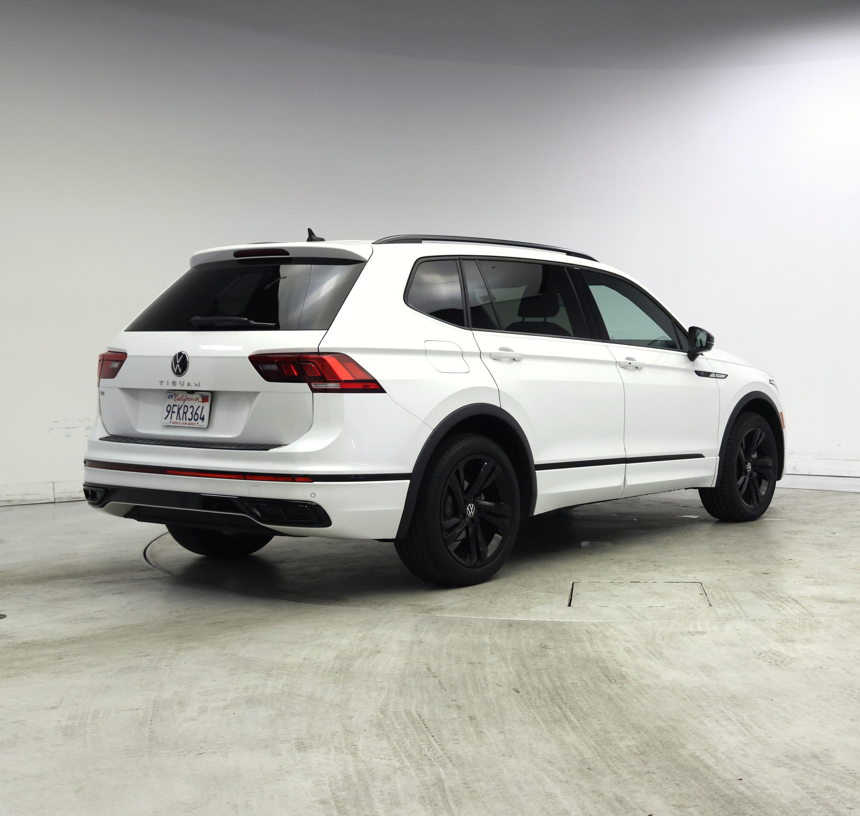 Thumbnail: 2023 Volkswagen Tiguan - 8