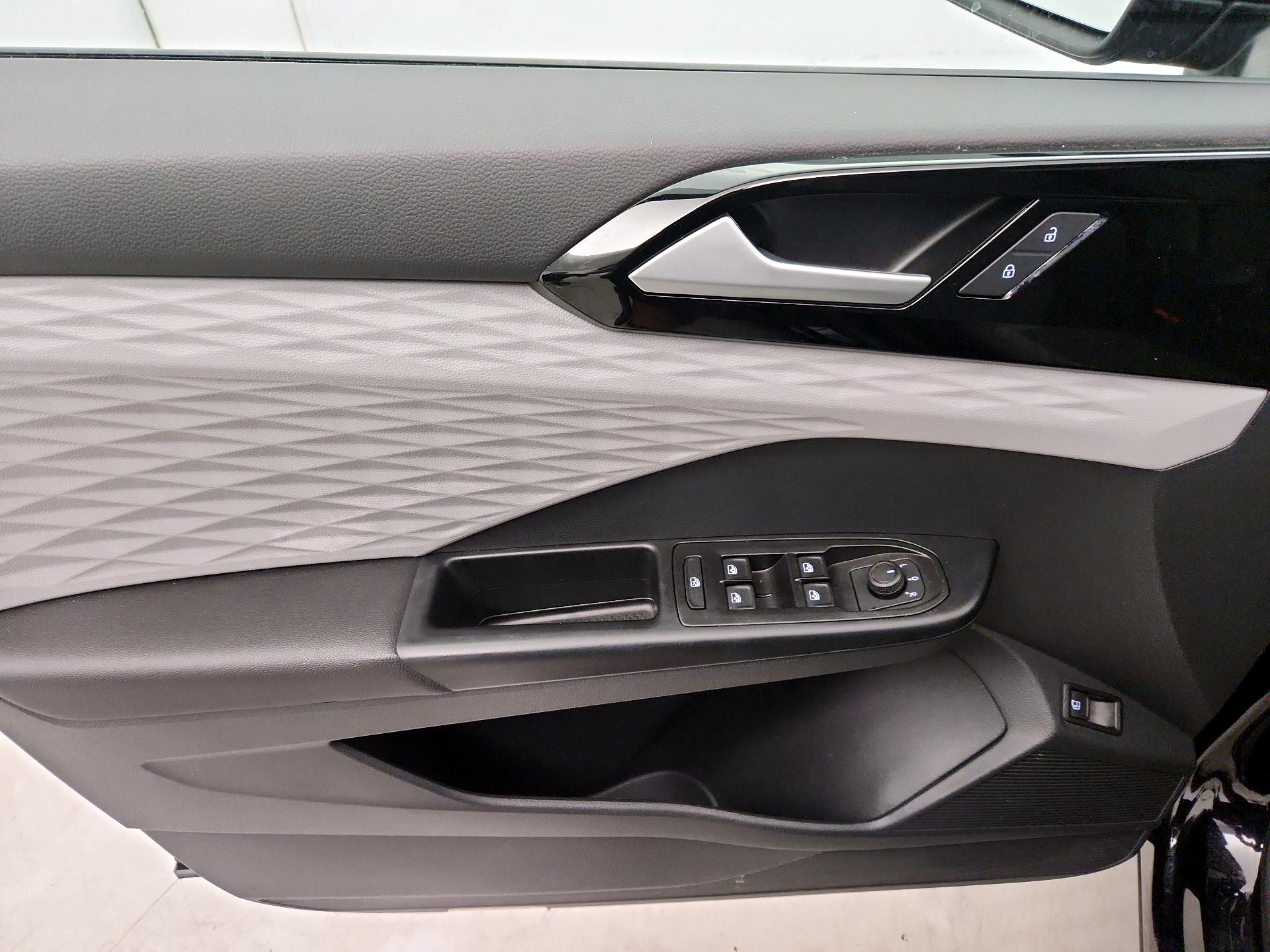 Thumbnail: 2023 Volkswagen Taos - 12