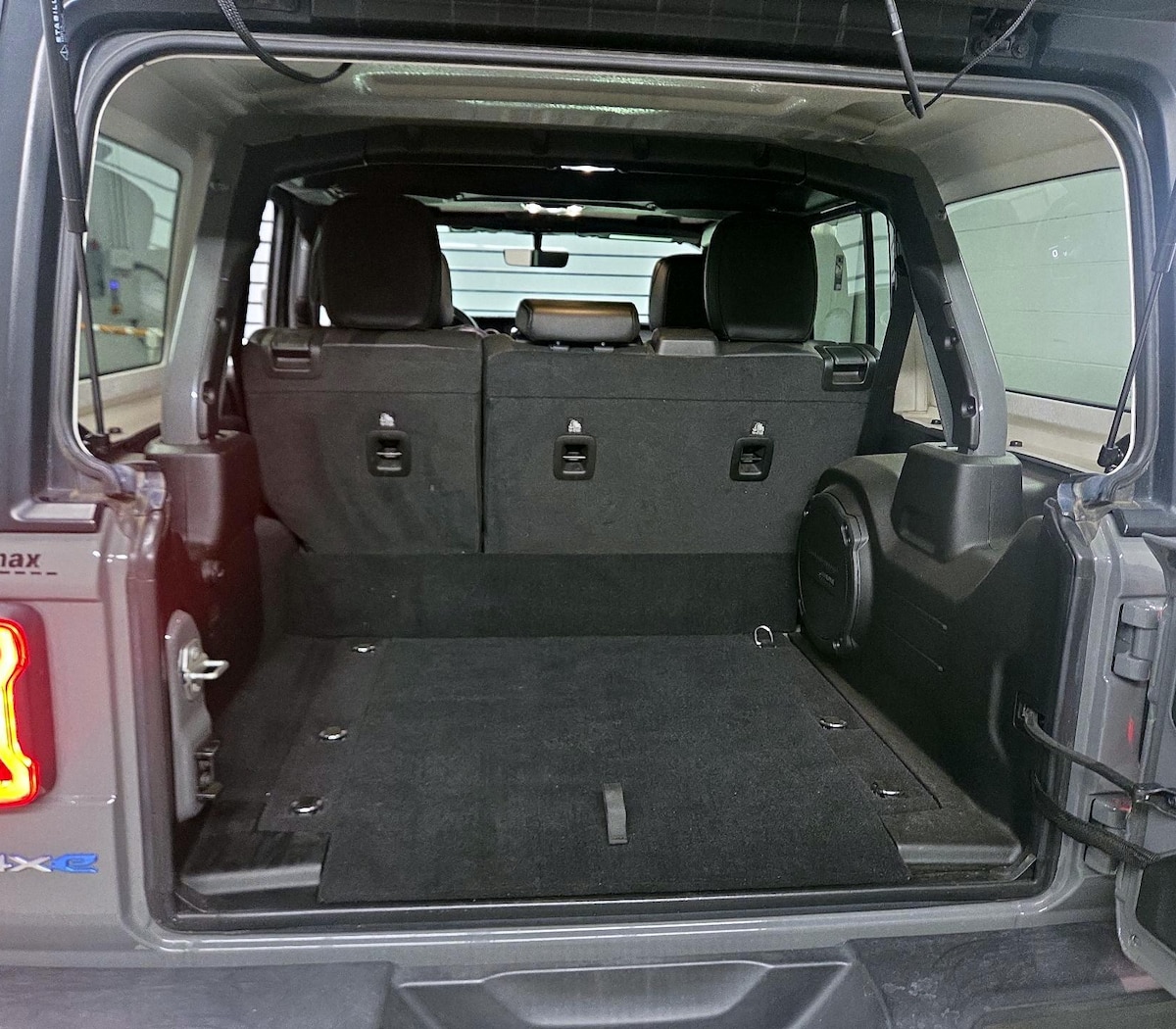 Trunk/Cargo (Seats Up)
