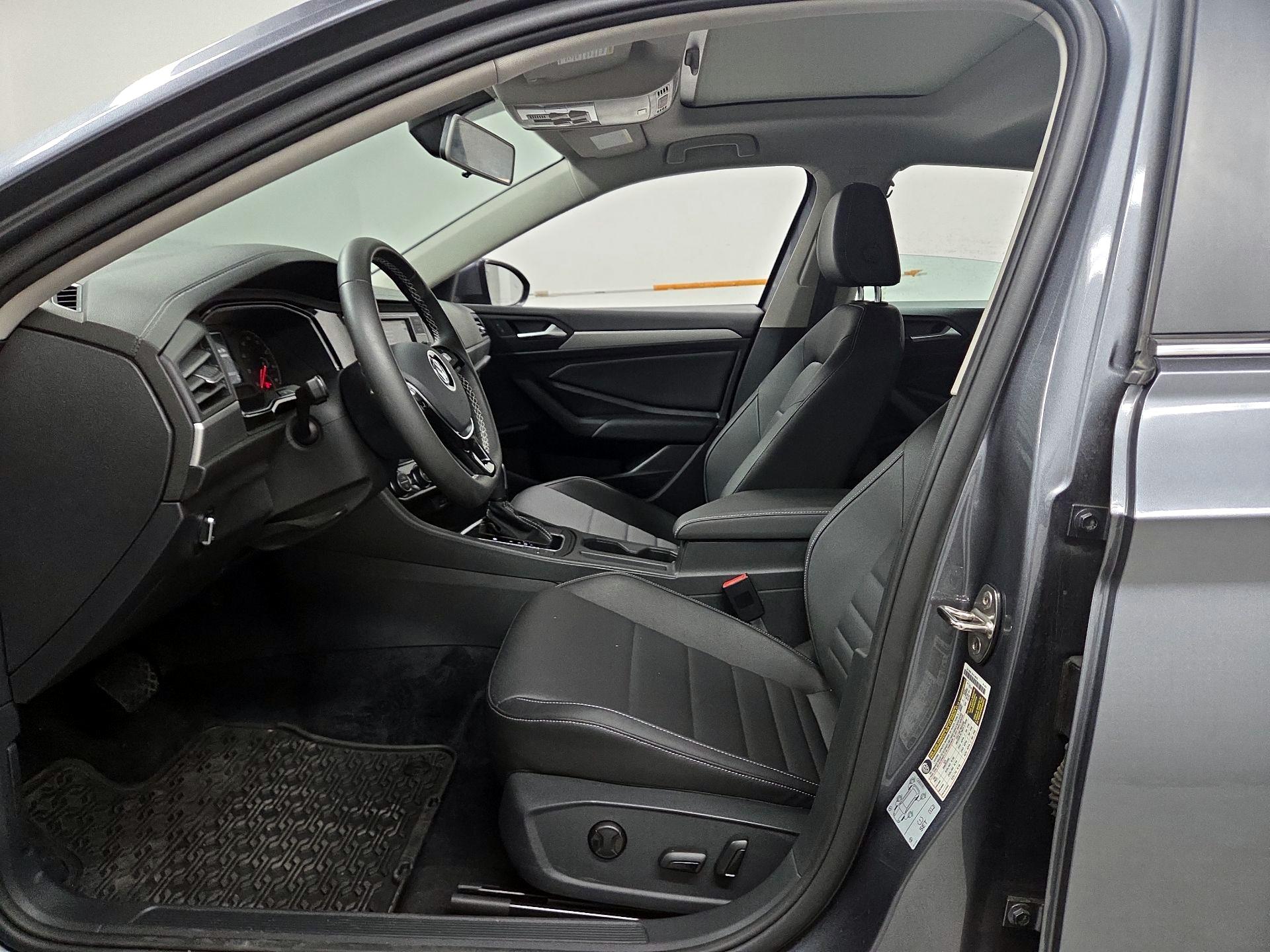 Thumbnail: 2021 Volkswagen Jetta - 11