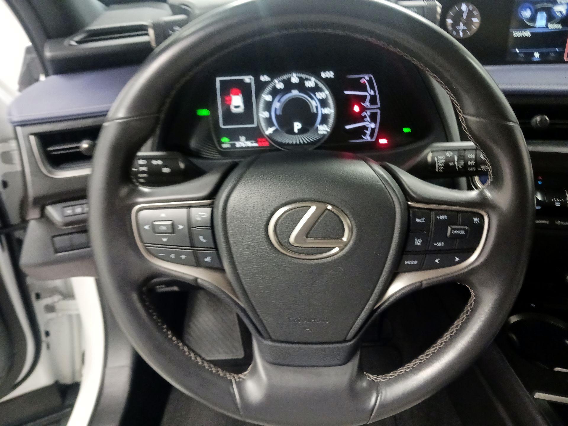 Thumbnail: 2021 Lexus UX - 10