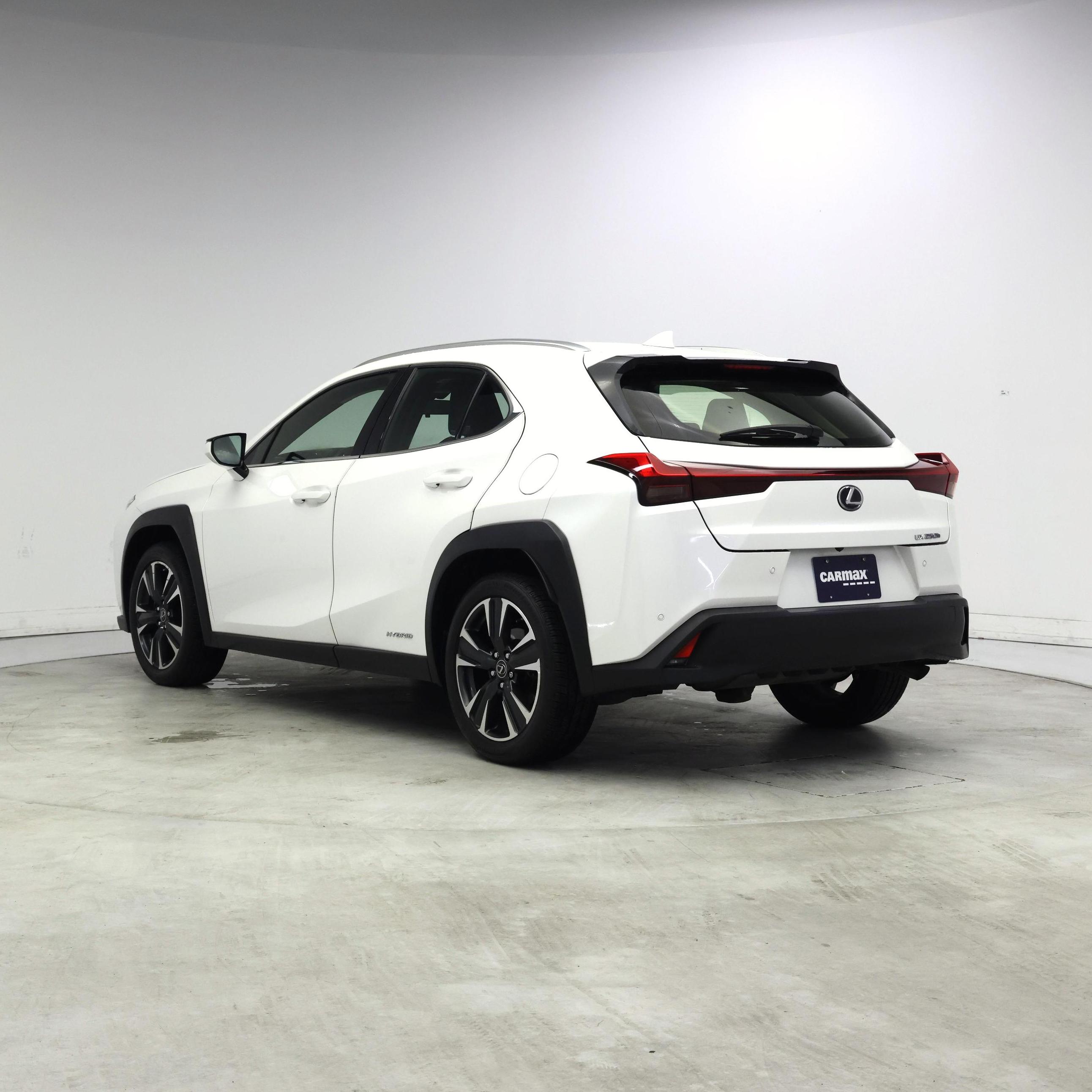 Thumbnail: 2021 Lexus UX - 2
