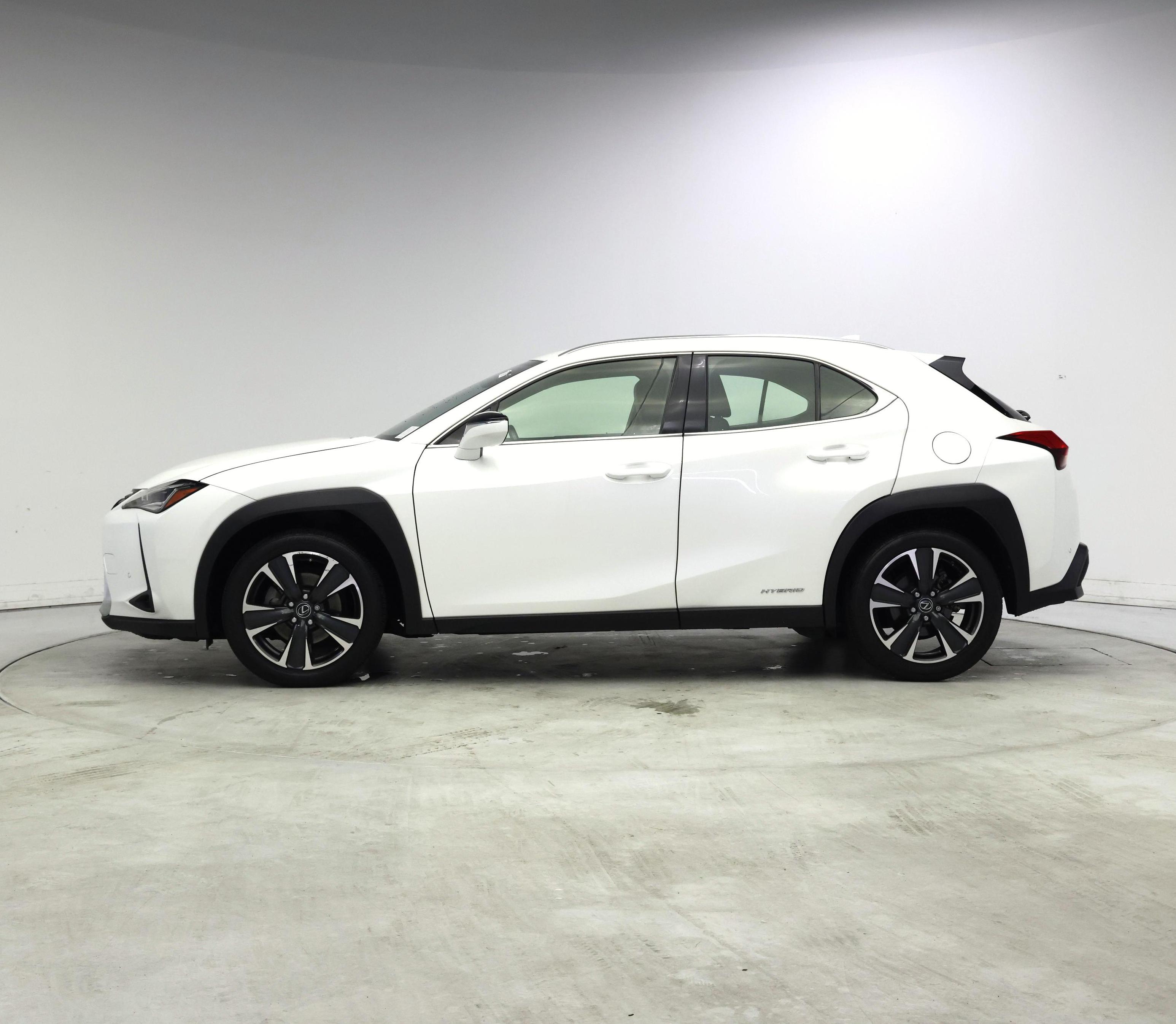 Thumbnail: 2021 Lexus UX - 3
