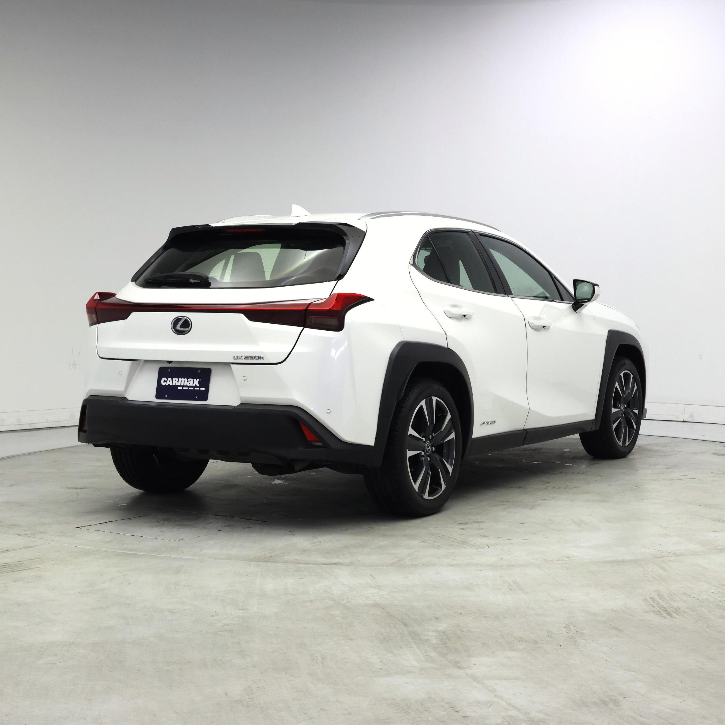 Thumbnail: 2021 Lexus UX - 8