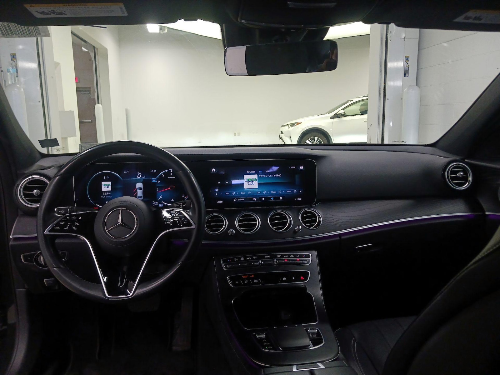 2022 Mercedes-Benz E-Class E350 - Photo 10