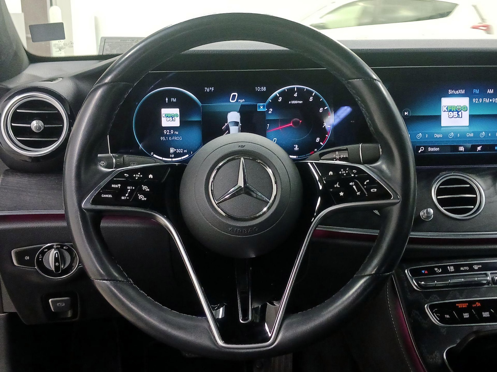 2022 Mercedes-Benz E-Class E350 - Photo 11