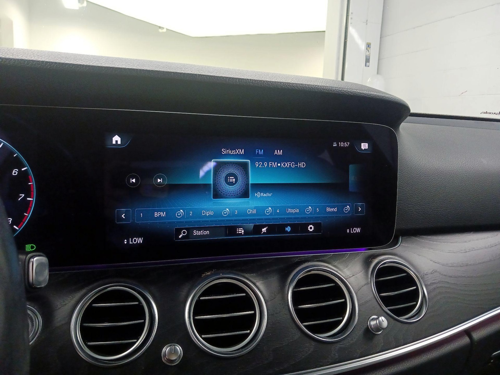 2022 Mercedes-Benz E-Class E350 - Photo 14