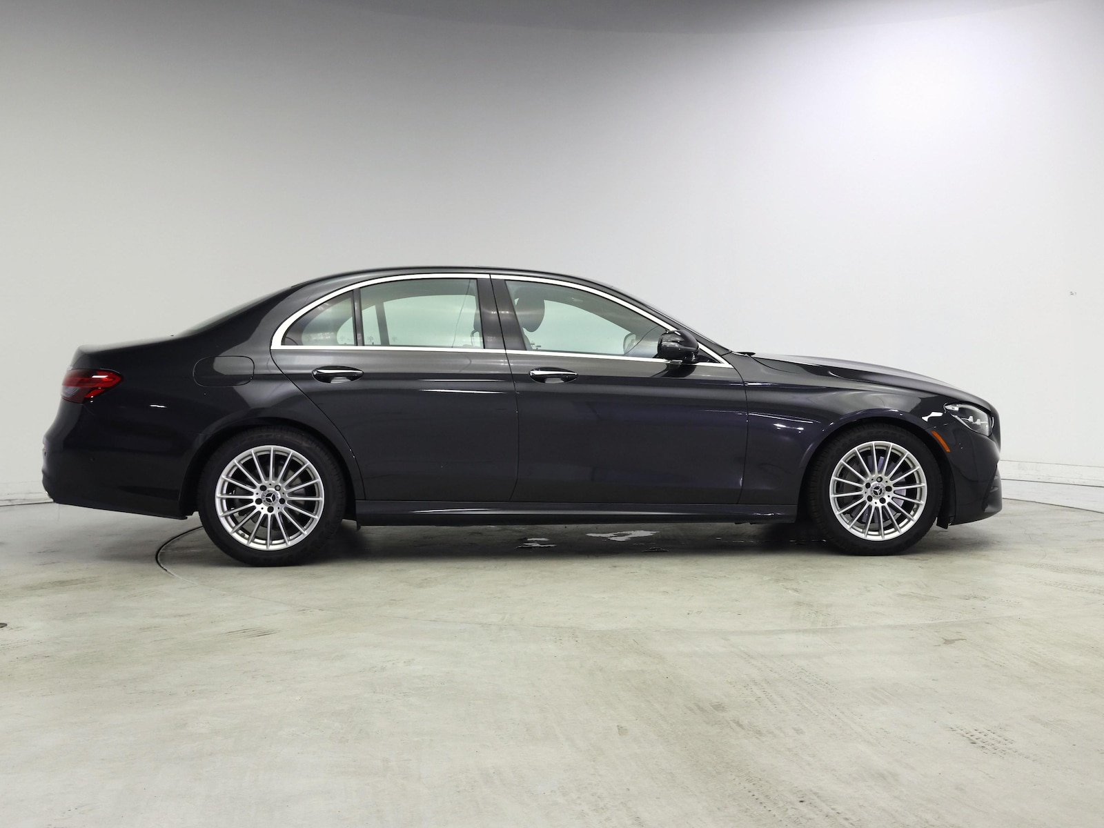 2022 Mercedes-Benz E-Class E350 - Photo 8