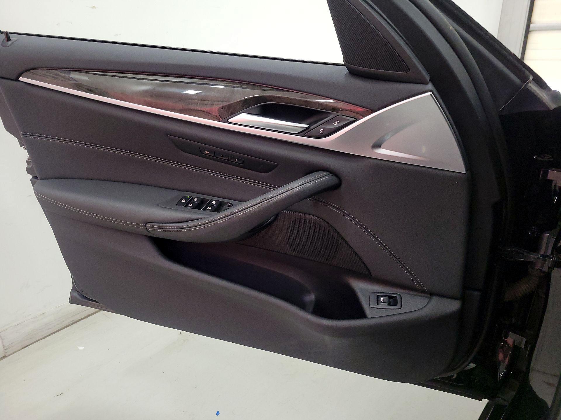 Thumbnail: 2023 BMW 5 Series - 12