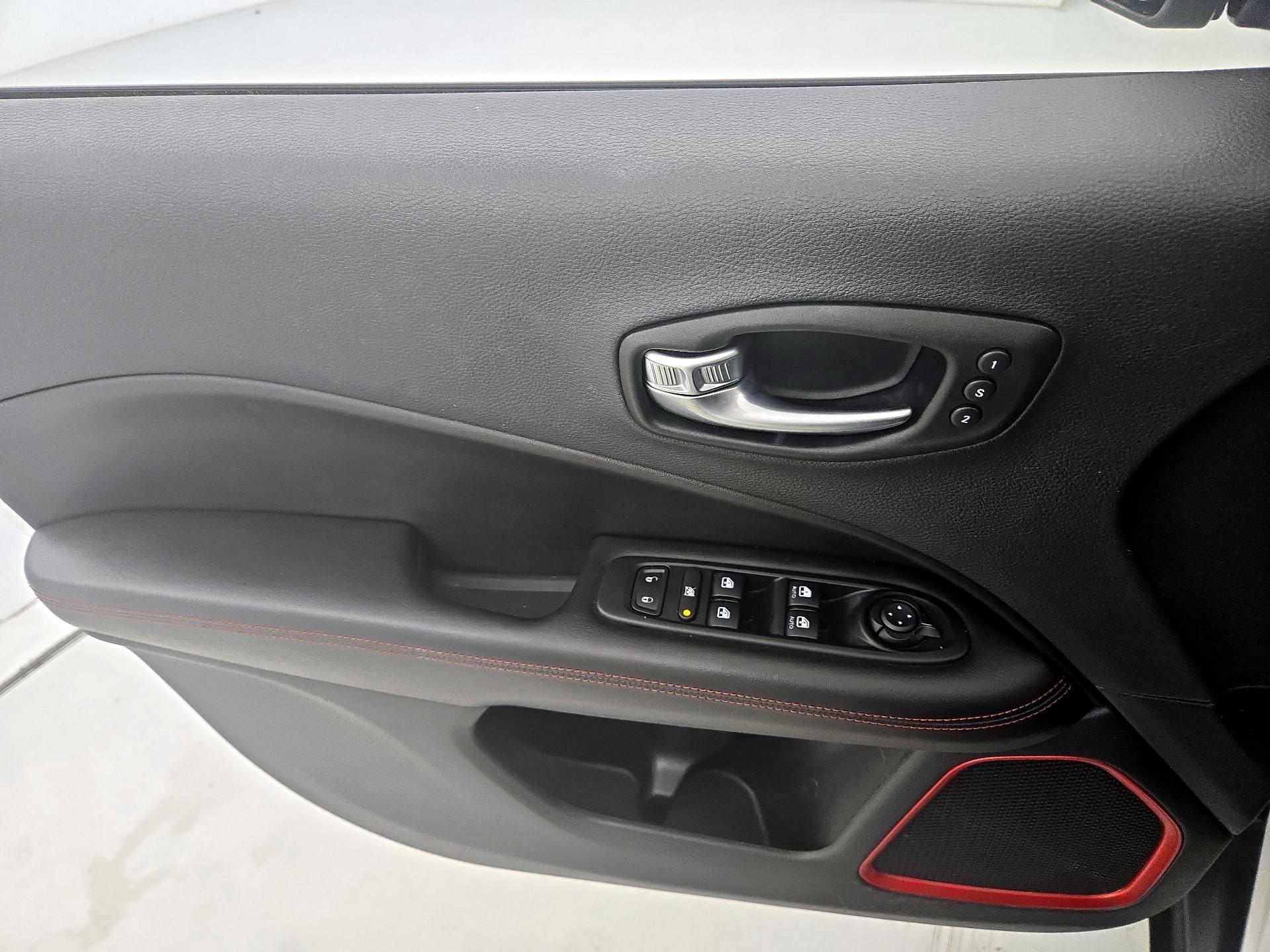 Thumbnail: 2021 Jeep Compass - 12