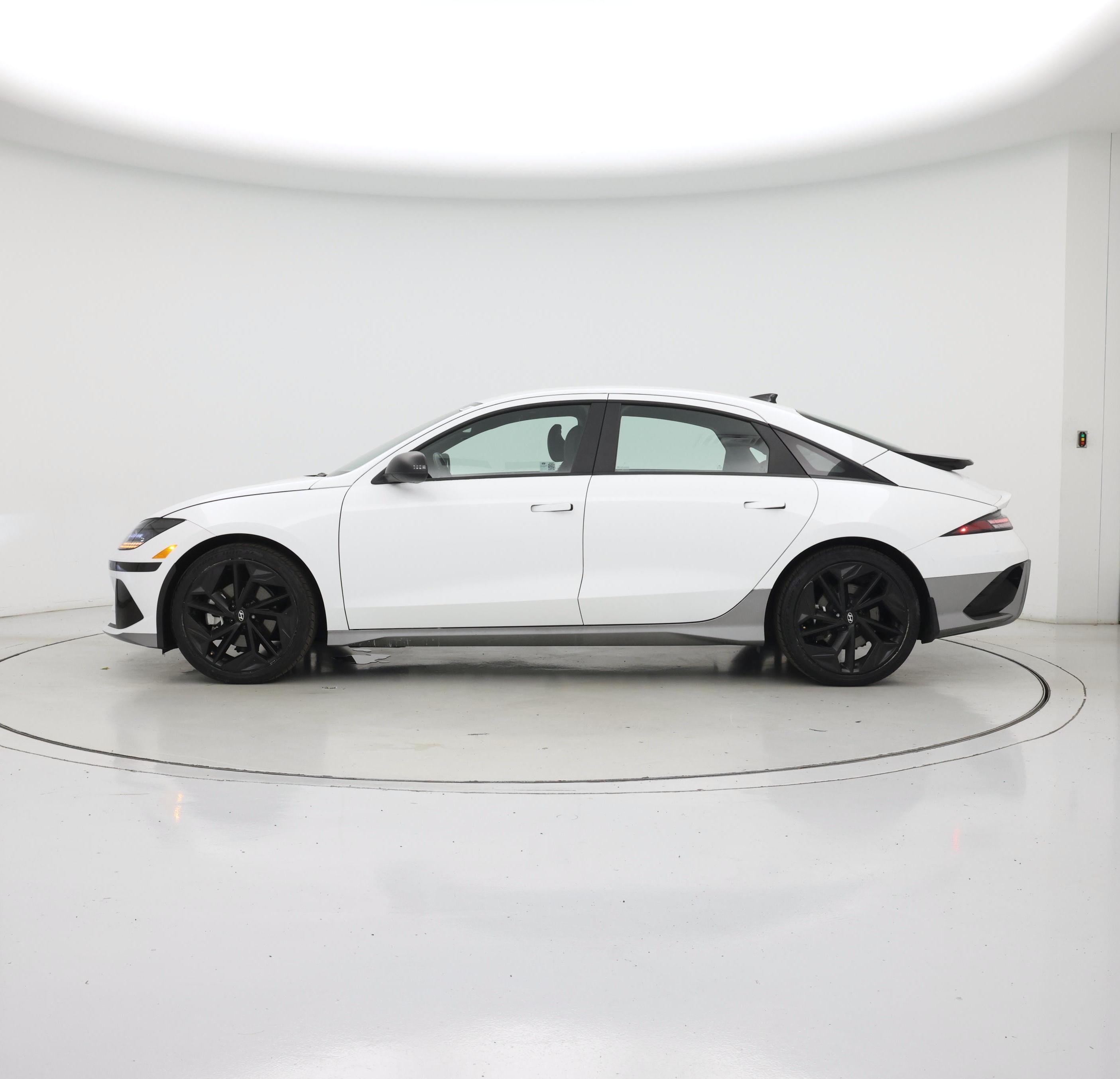 Thumbnail: 2024 Hyundai Ioniq 6 - 3
