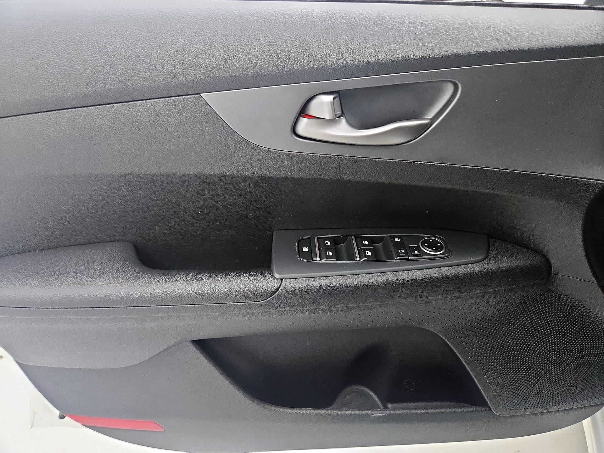 Thumbnail: 2020 Kia Forte - 10