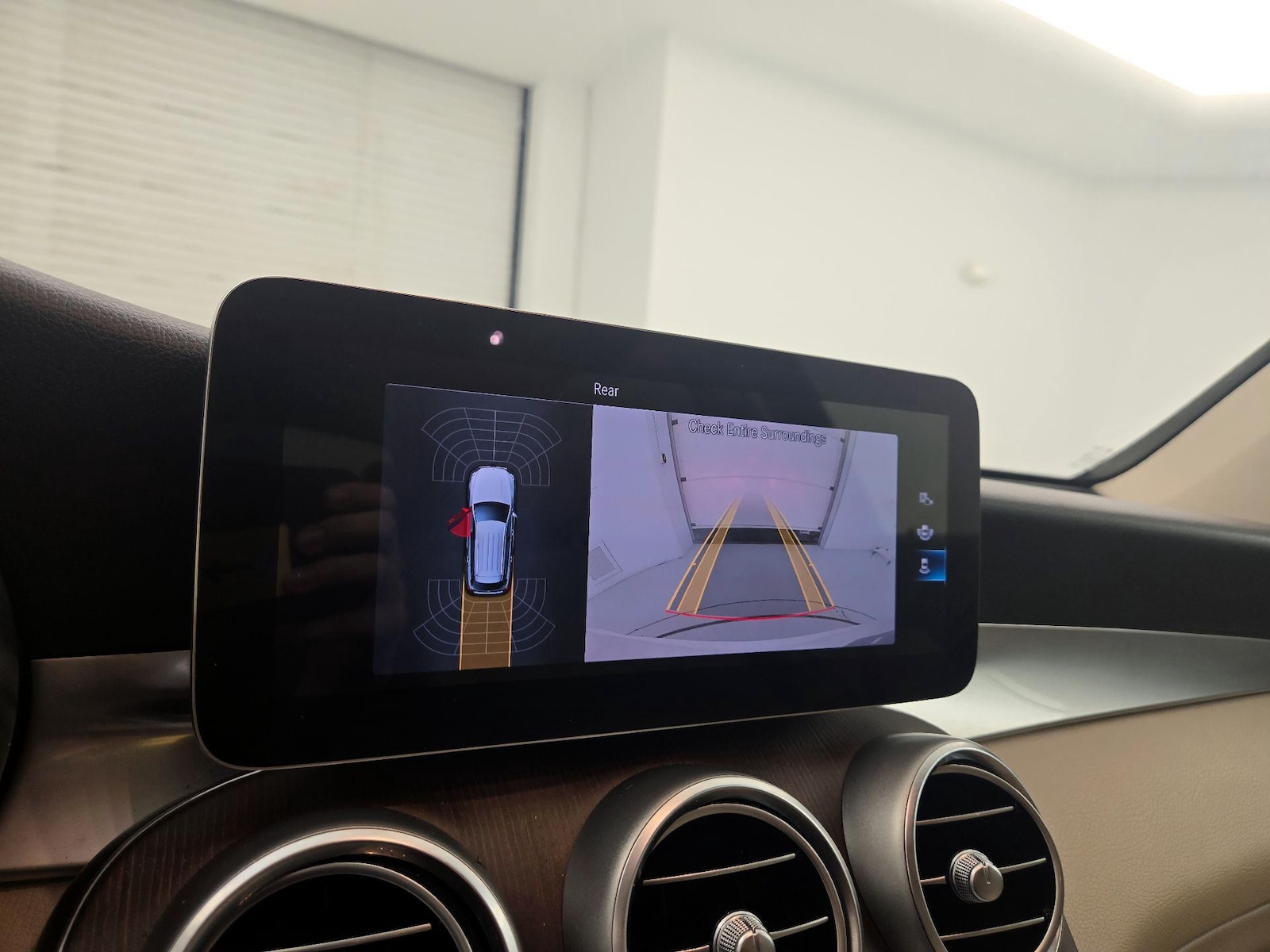2021 Mercedes-Benz GLC GLC300 - Photo 13