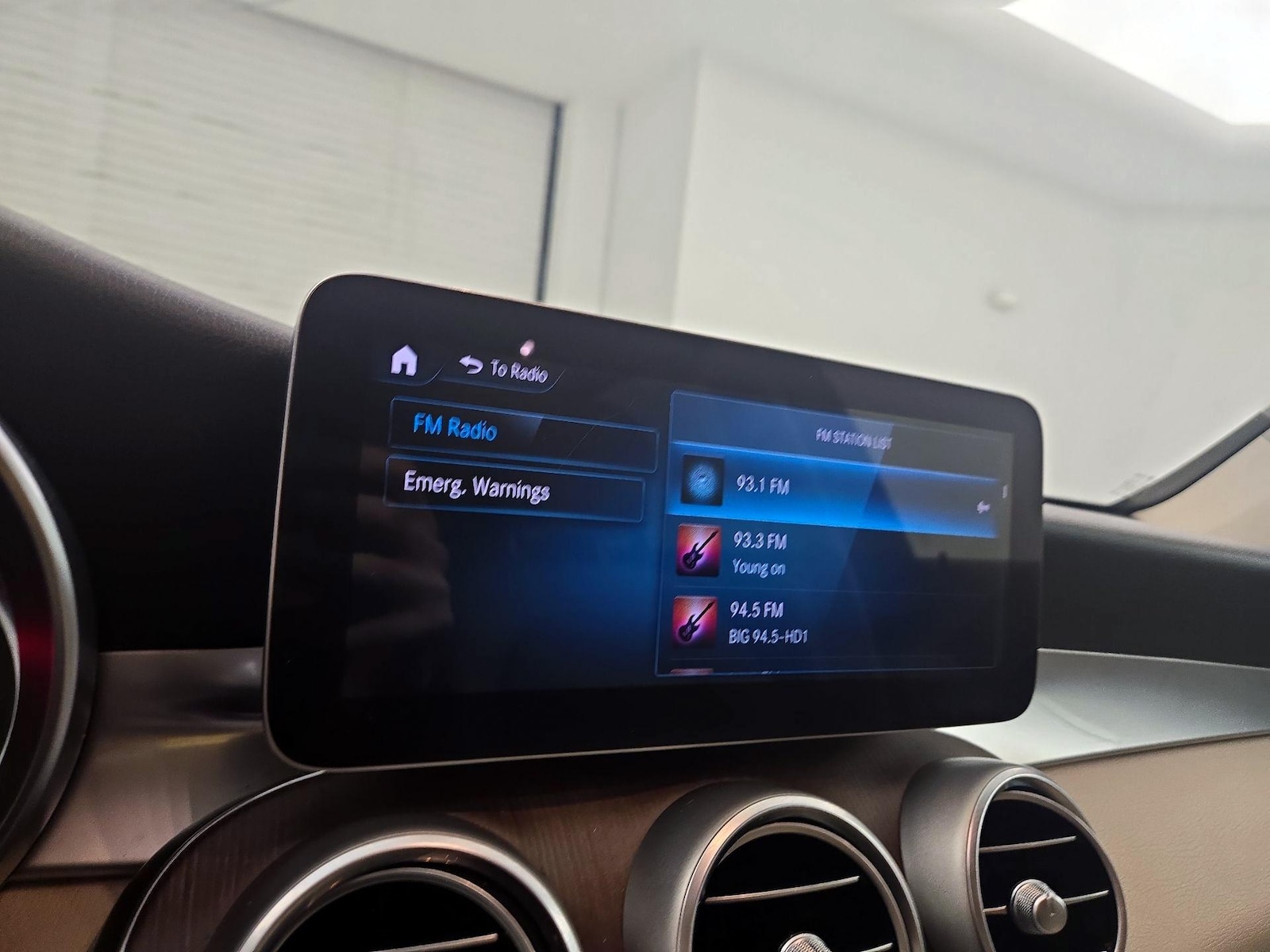 2021 Mercedes-Benz GLC GLC300 - Photo 14