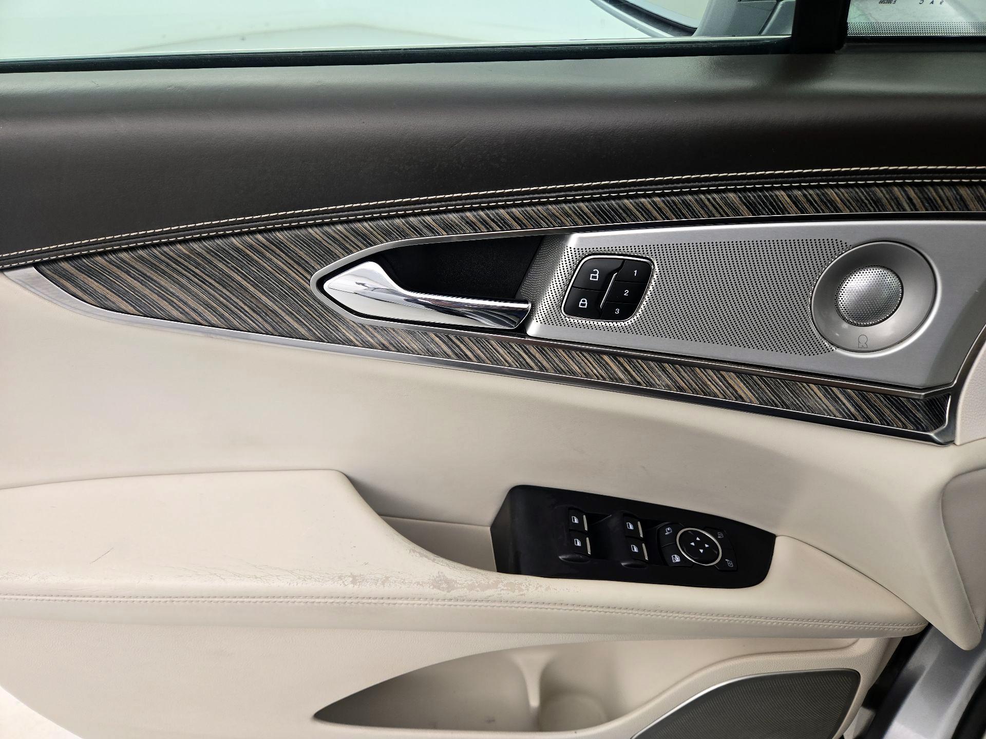 Thumbnail: 2020 Lincoln Nautilus - 12