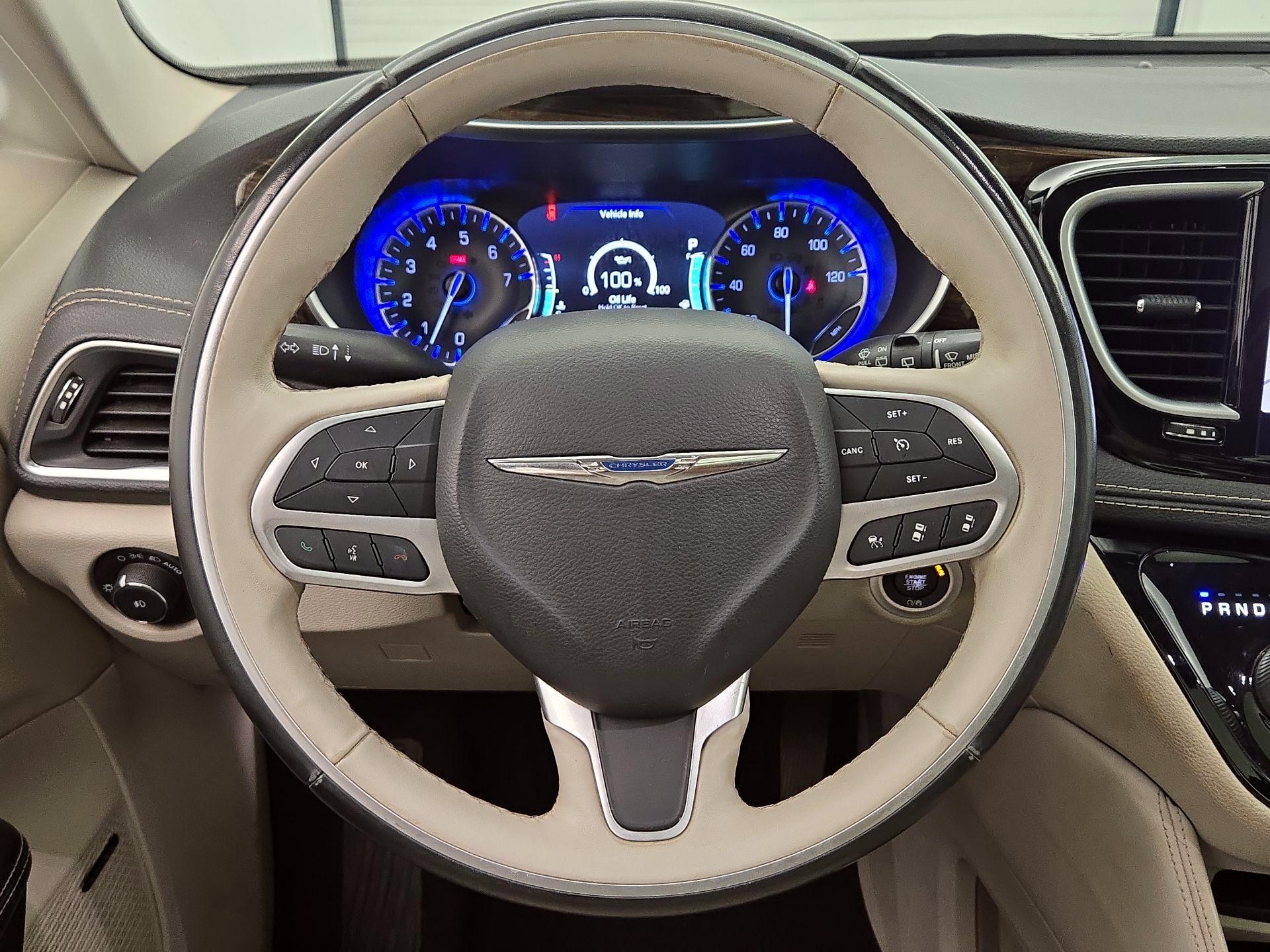 Thumbnail: 2021 Chrysler Pacifica - 10