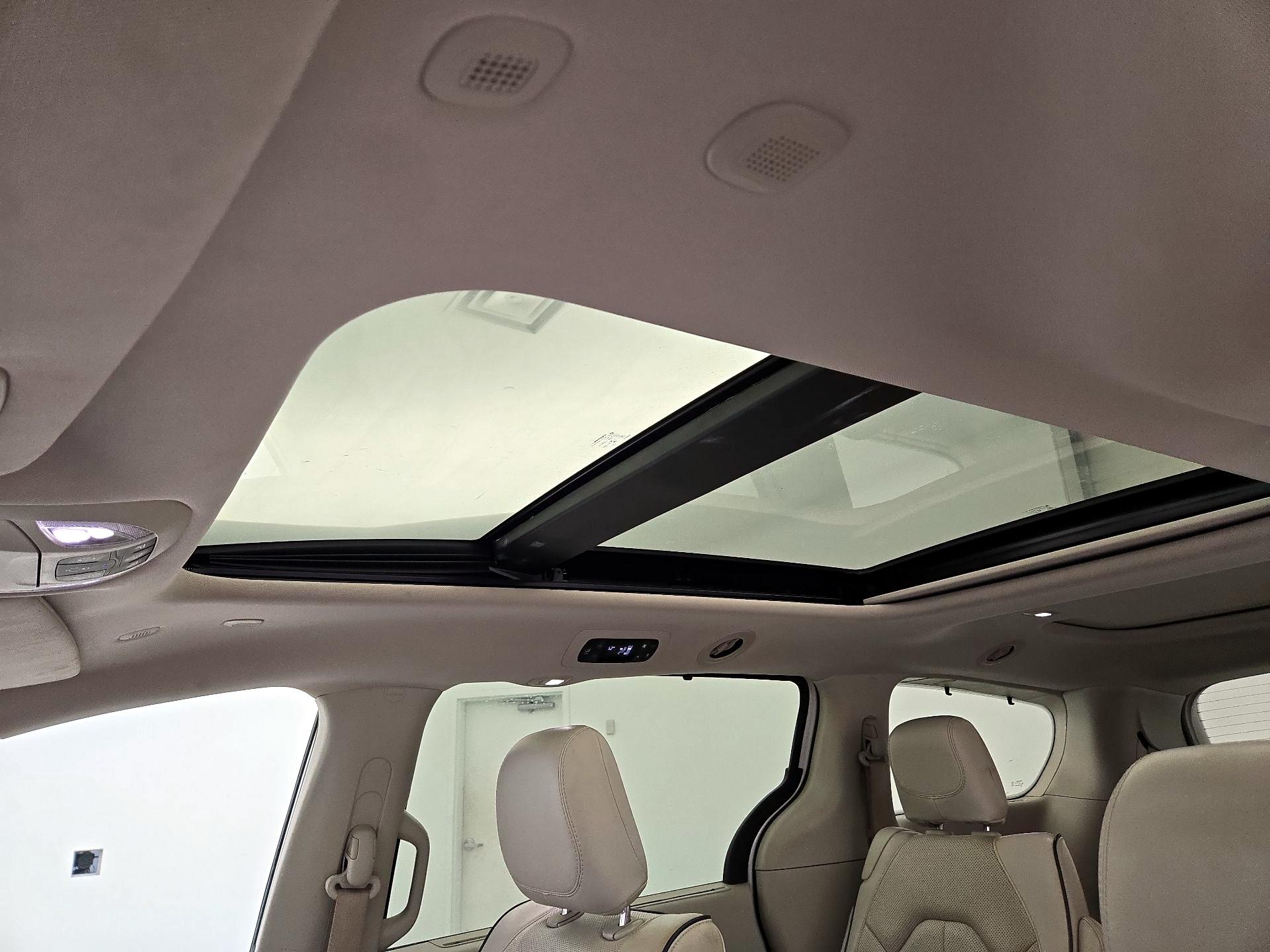 Thumbnail: 2021 Chrysler Pacifica - 20