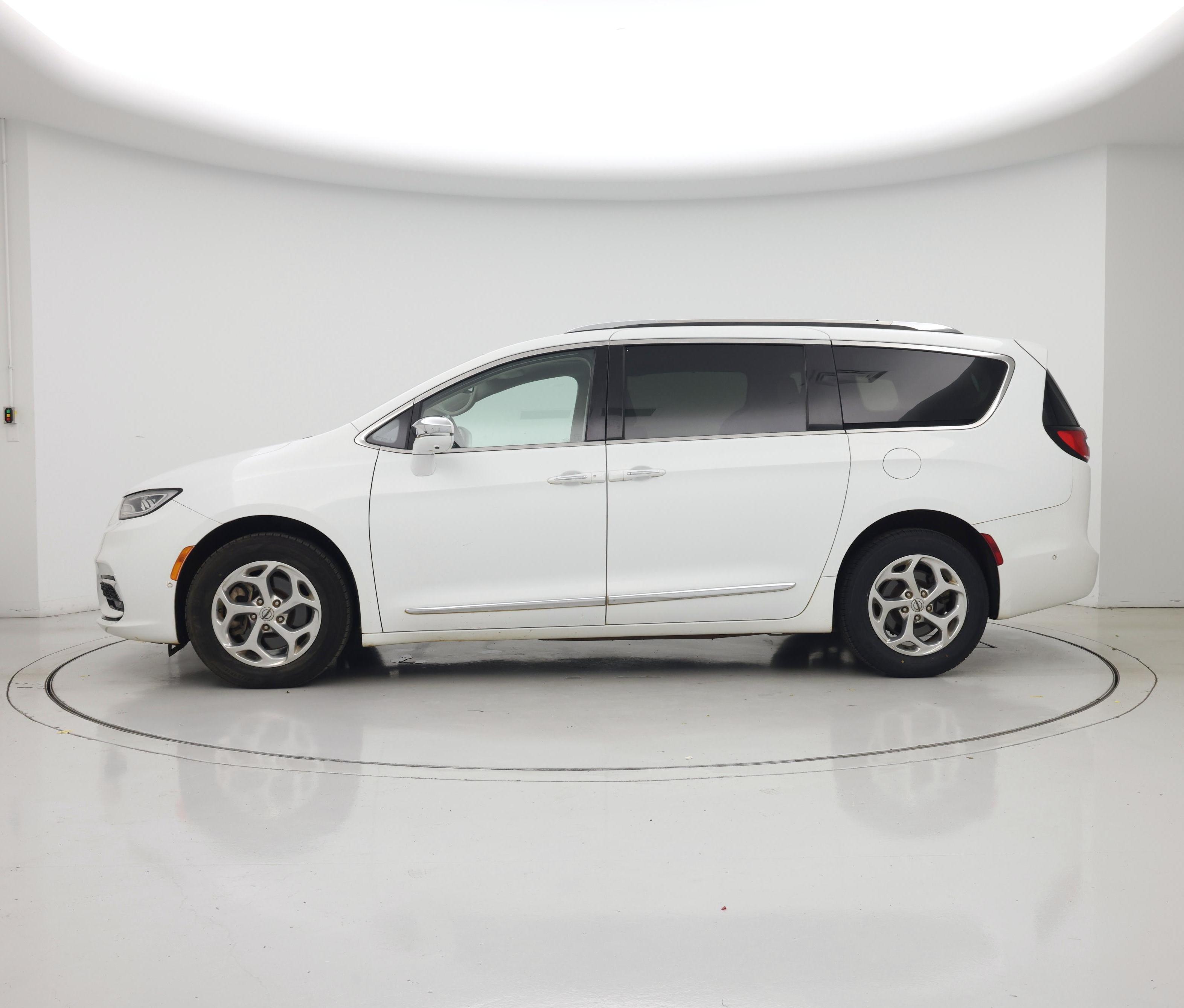 Thumbnail: 2021 Chrysler Pacifica - 3