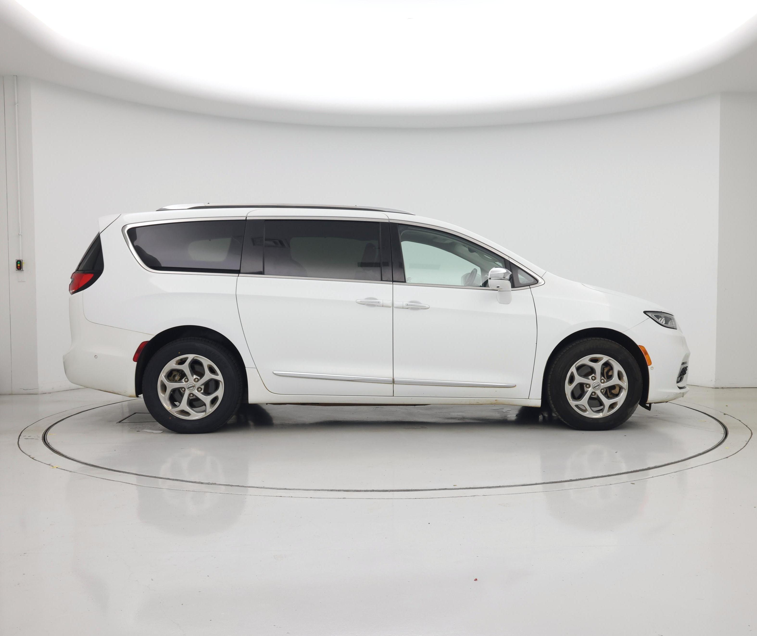Thumbnail: 2021 Chrysler Pacifica - 7