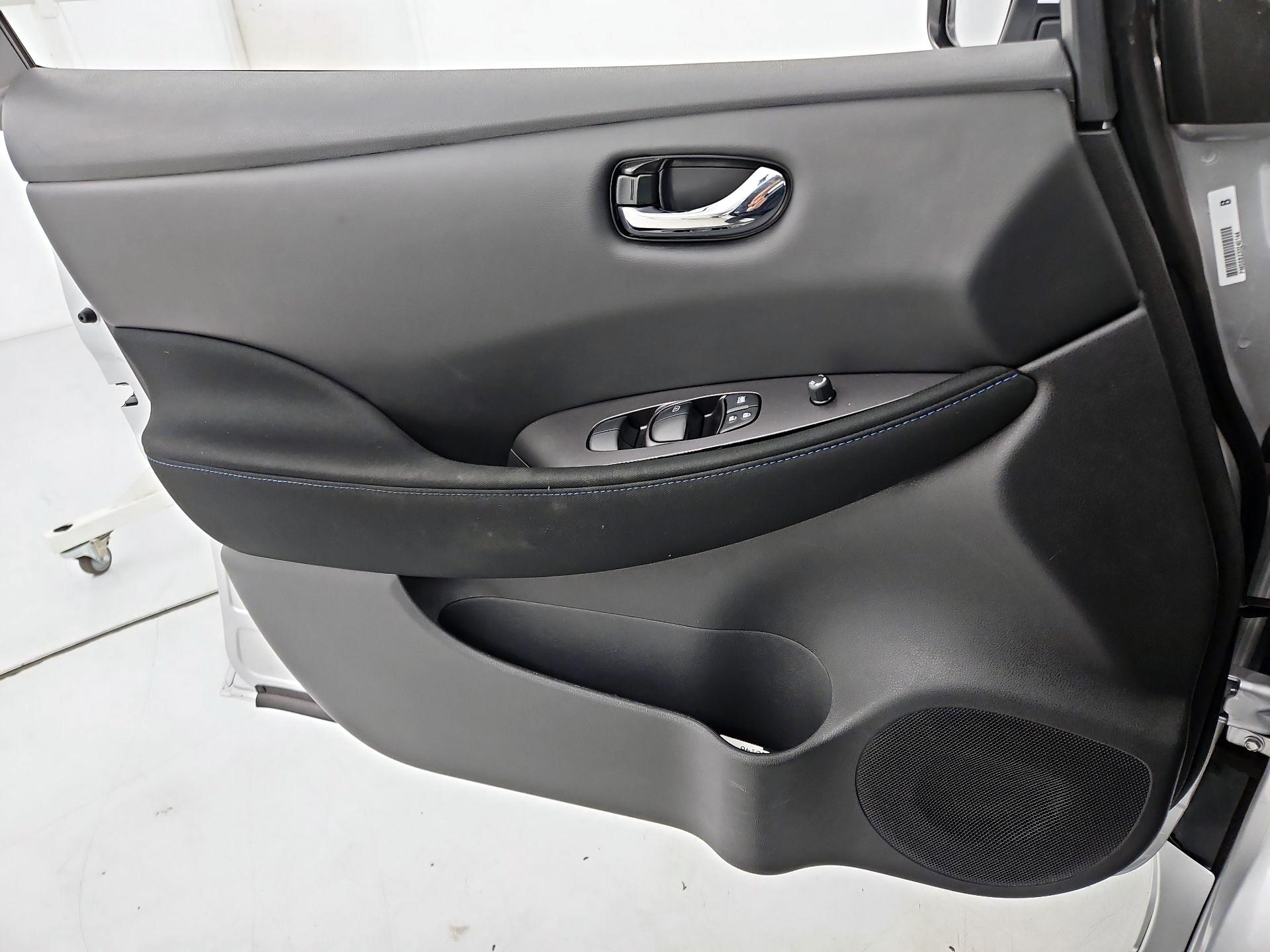 Thumbnail: 2023 Nissan Leaf - 12