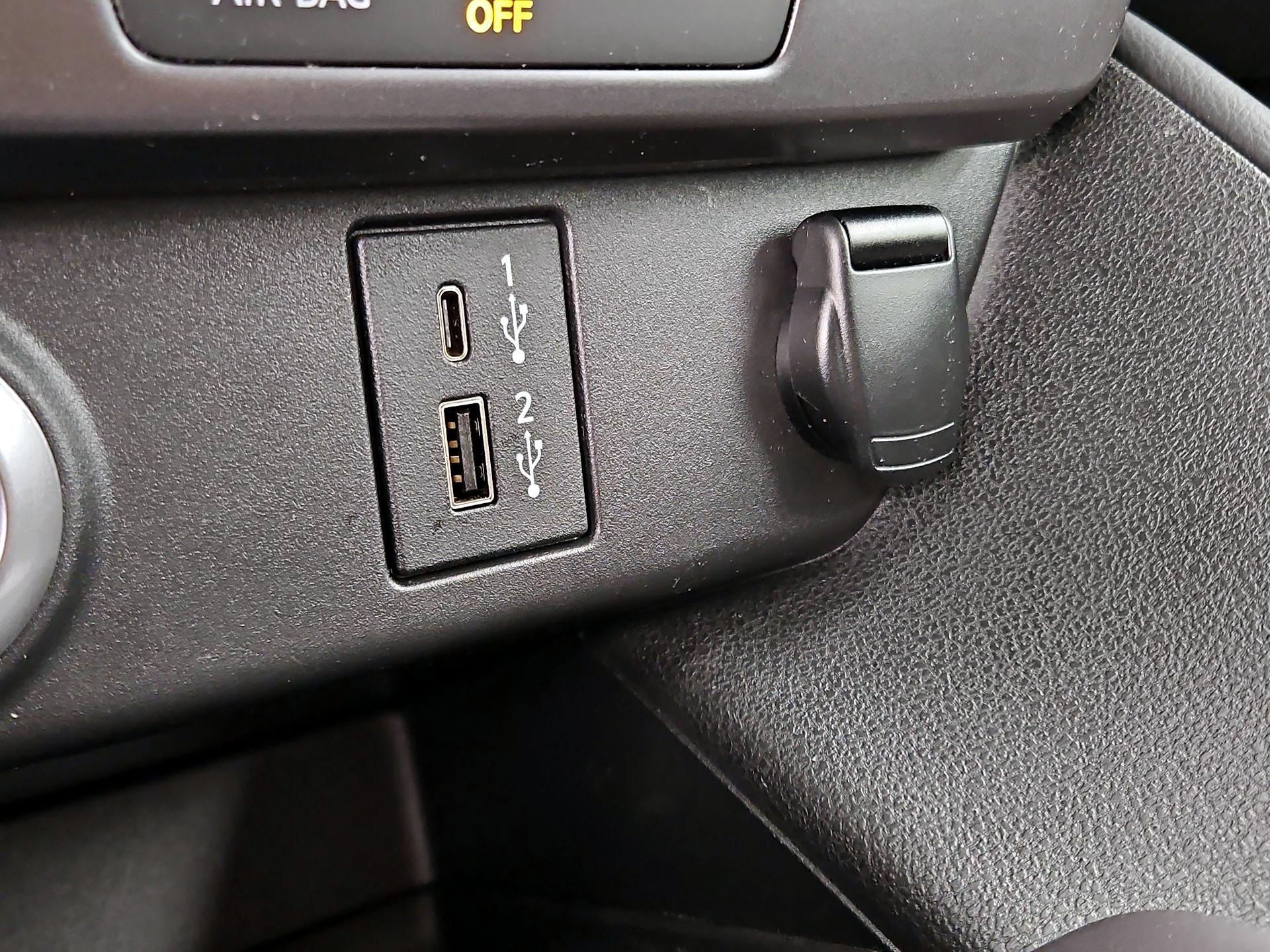 Thumbnail: 2023 Nissan Leaf - 18
