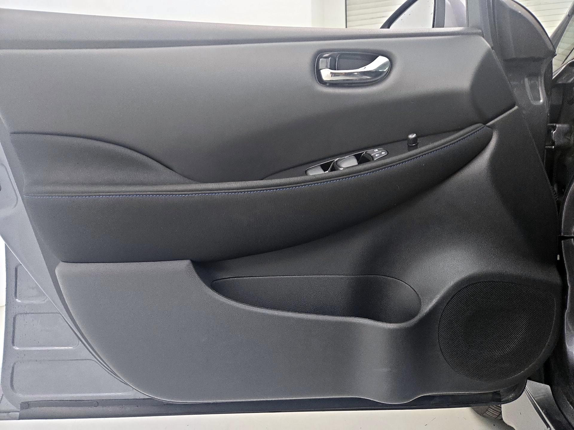 Thumbnail: 2025 Nissan Leaf - 12