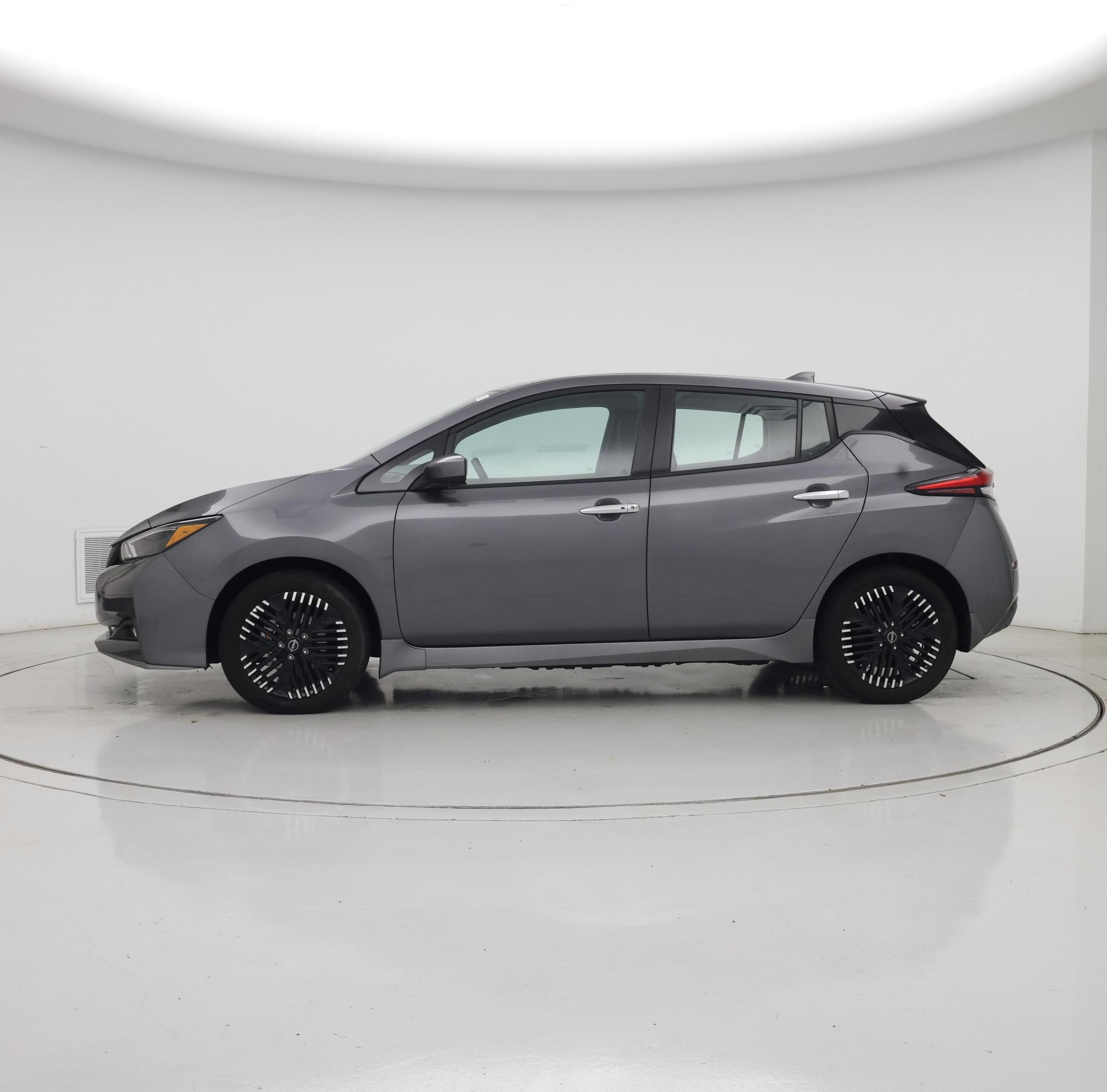 Thumbnail: 2025 Nissan Leaf - 3